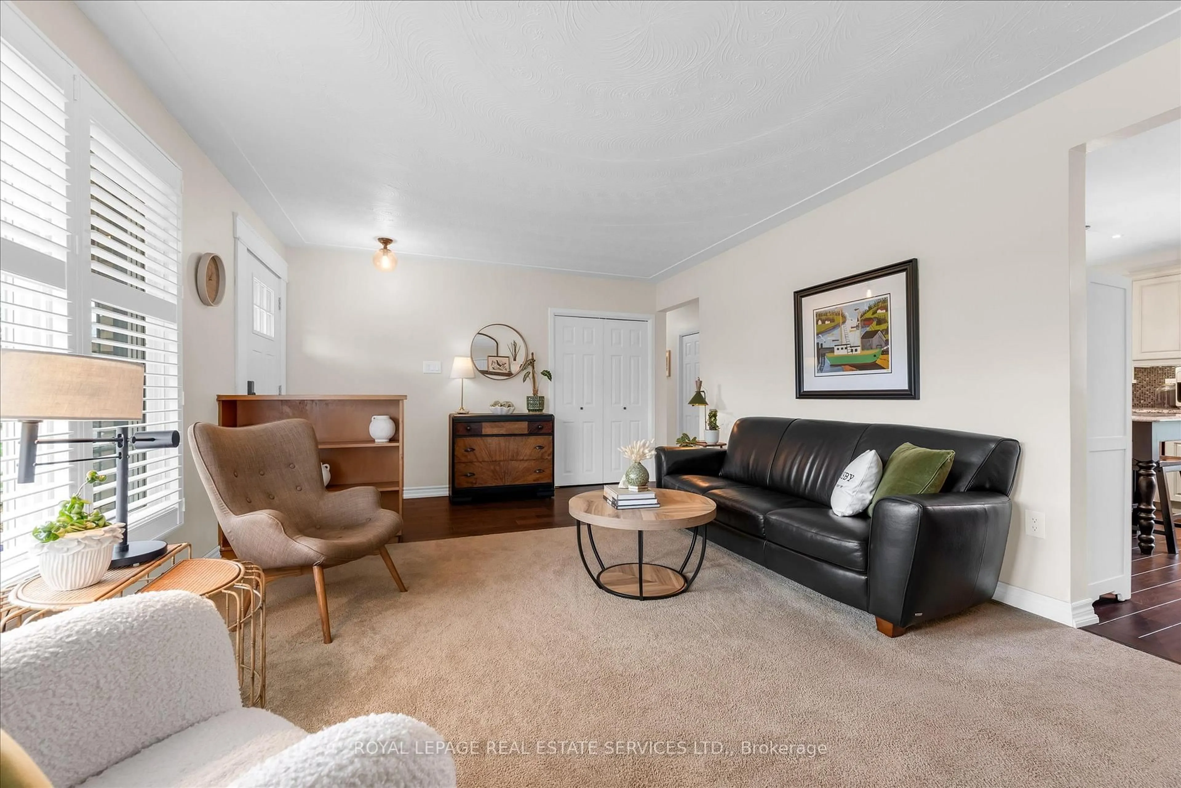 Living room with furniture, unknown for 20 Casablanca Blvd, Grimsby Ontario L3M 3Z1