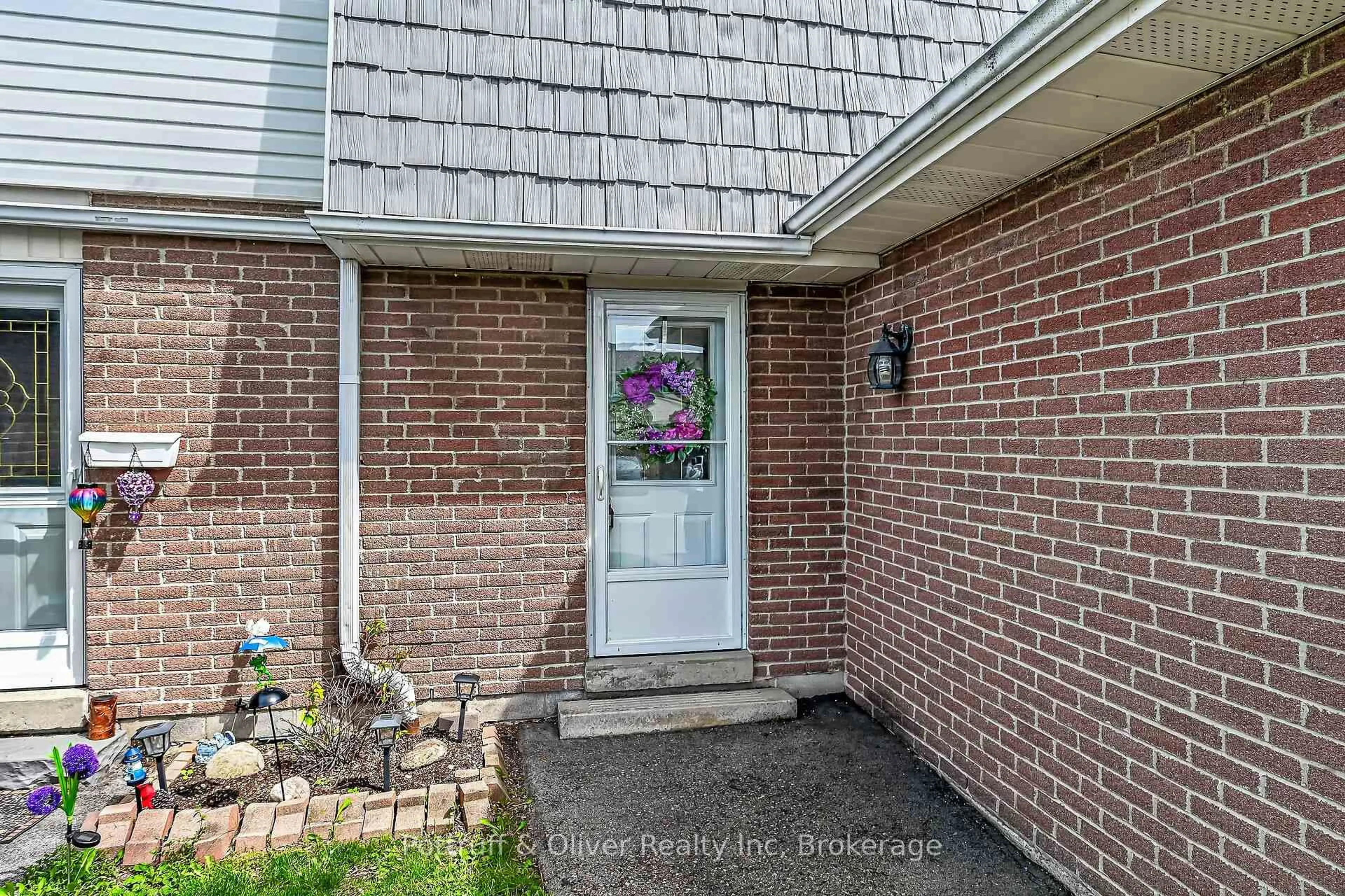 Home with brick exterior material, street for 1350 Limeridge Rd #32, Hamilton Ontario L8W 1L6