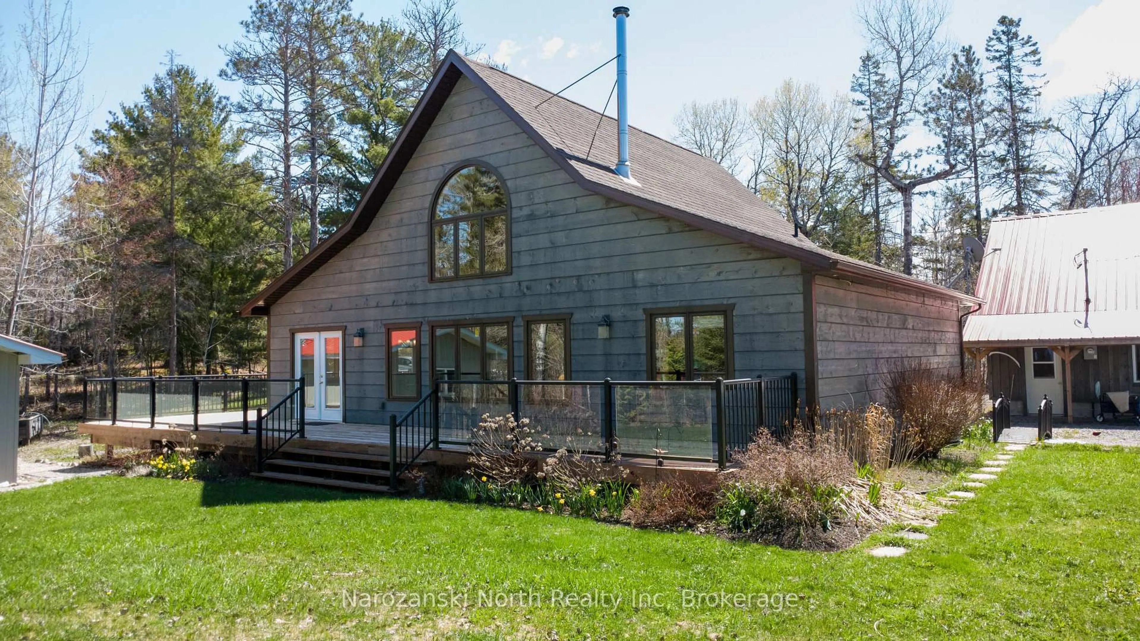 Home with vinyl exterior material, unknown for 69 C Dumart Private, French River Ontario P0M 2K0