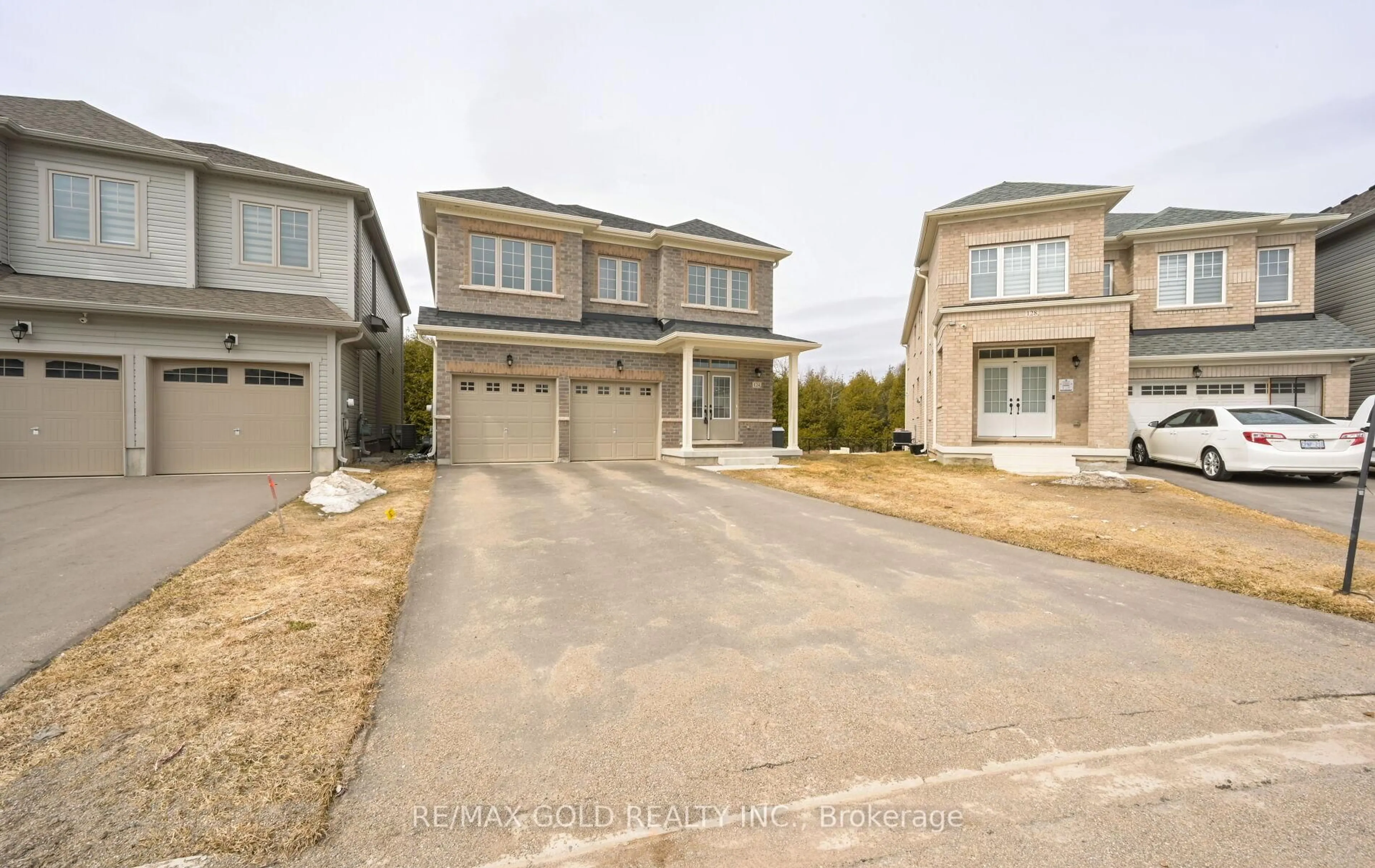 A pic from outside/outdoor area/front of a property/back of a property/a pic from drone, street for 124 LIMESTONE Lane, Shelburne Ontario L9V 3Y4