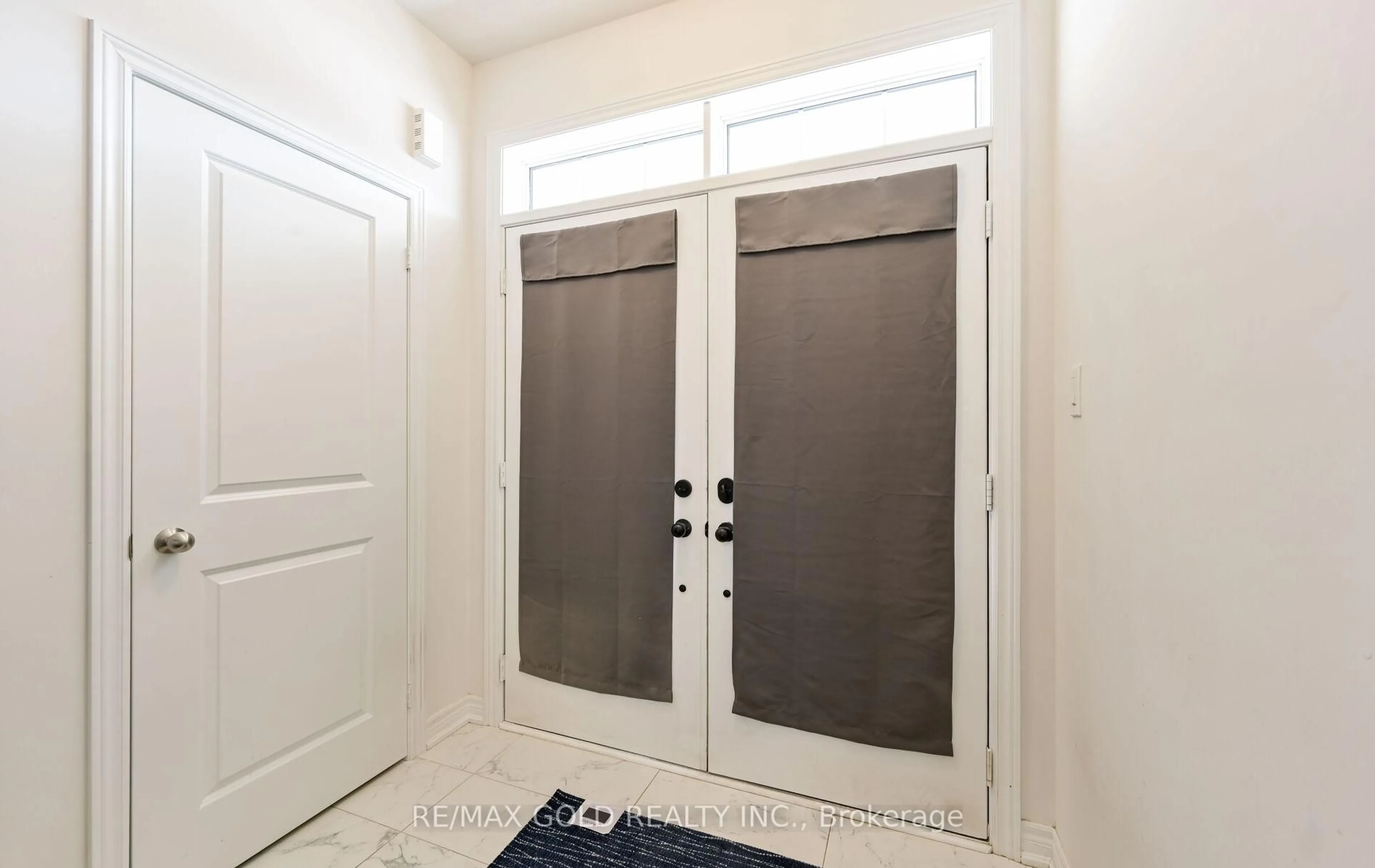 Indoor entryway for 124 LIMESTONE Lane, Shelburne Ontario L9V 3Y4