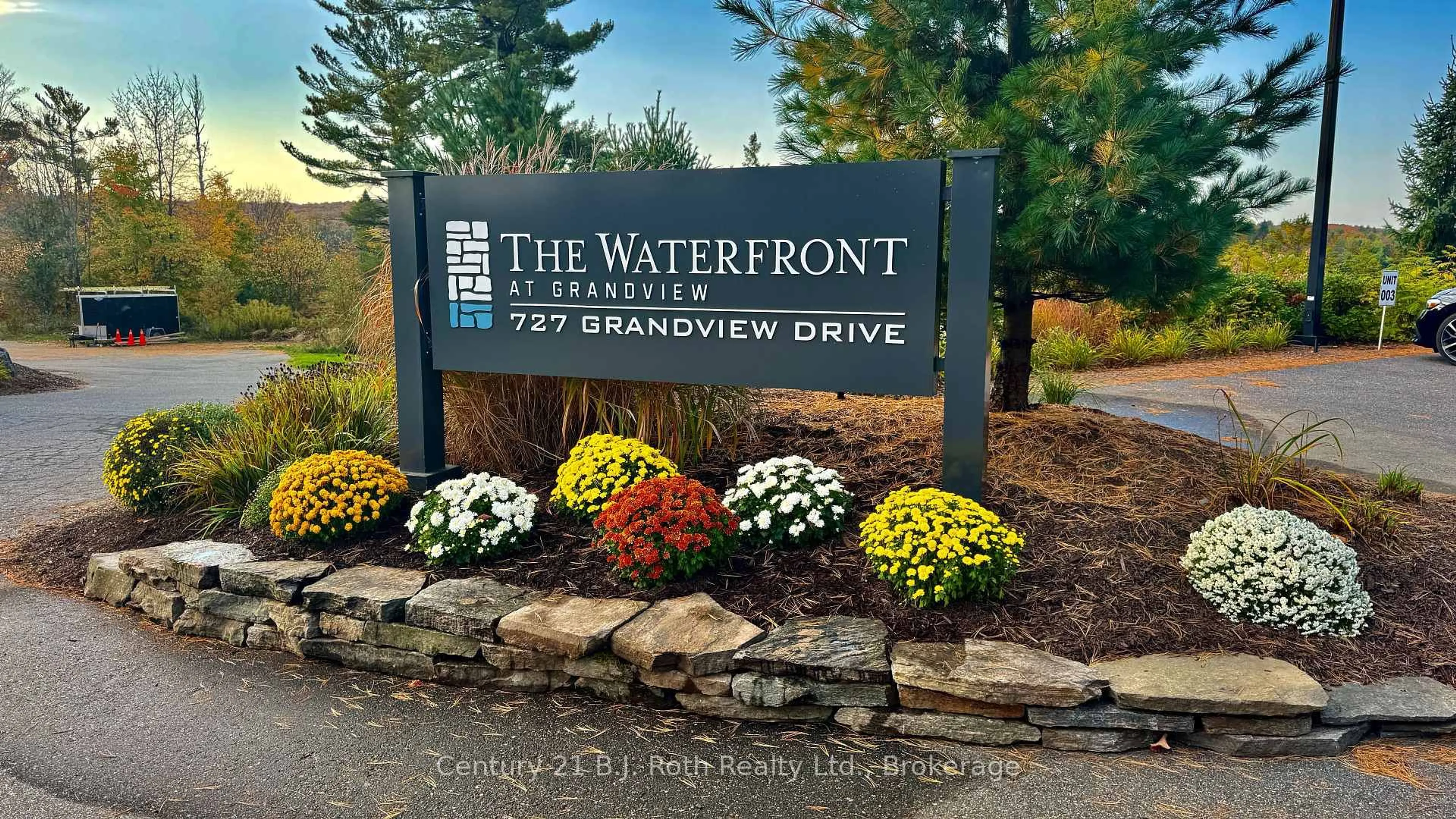 Indoor foyer for 727 Grandview Dr #104, Huntsville Ontario P1H 2J5