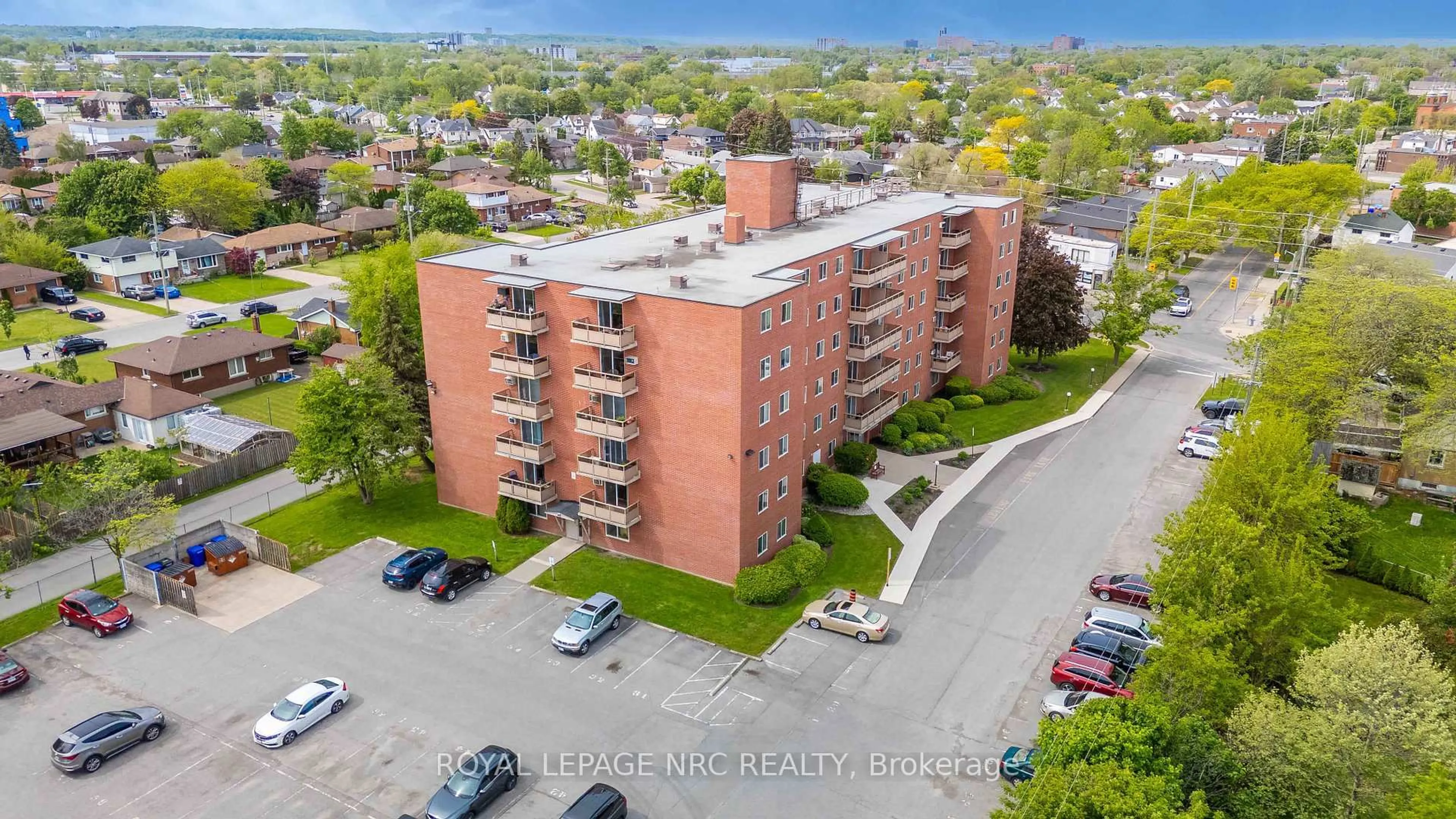A pic from outside/outdoor area/front of a property/back of a property/a pic from drone, unknown for 264 Grantham Ave #507, St. Catharines Ontario L2M 5B5
