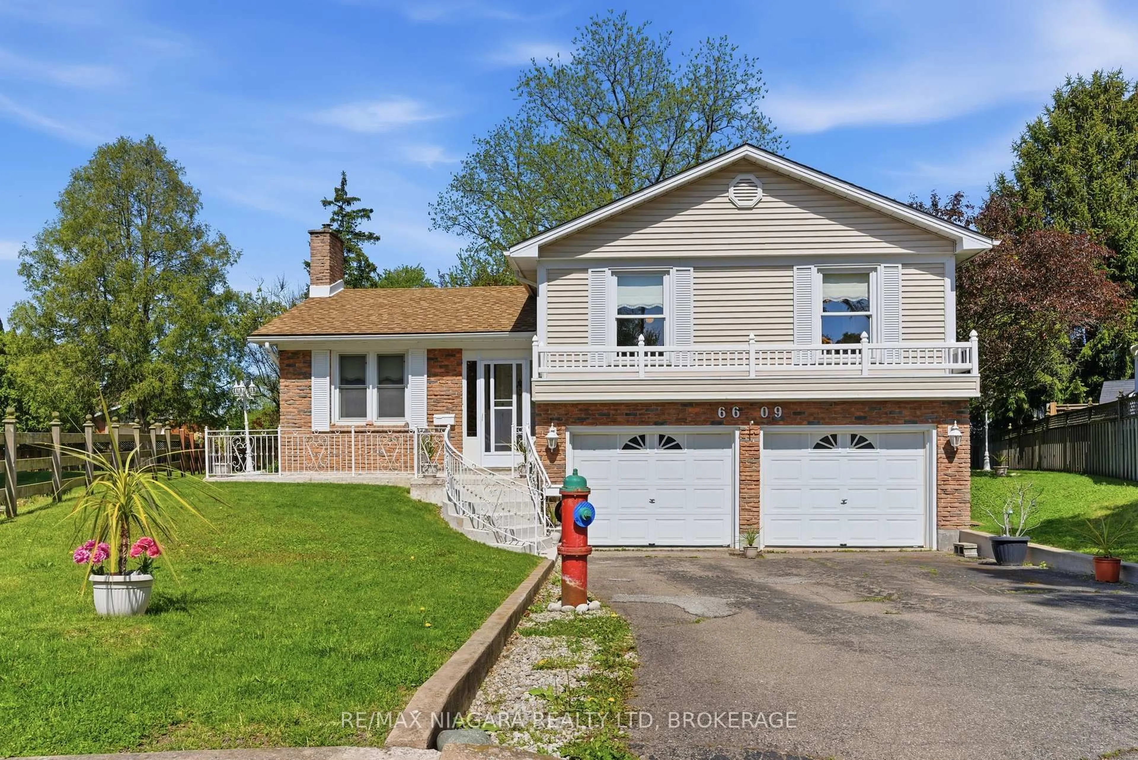 Home with brick exterior material, street for 6609 Leawood Crt, Niagara Falls Ontario L2G 2R1
