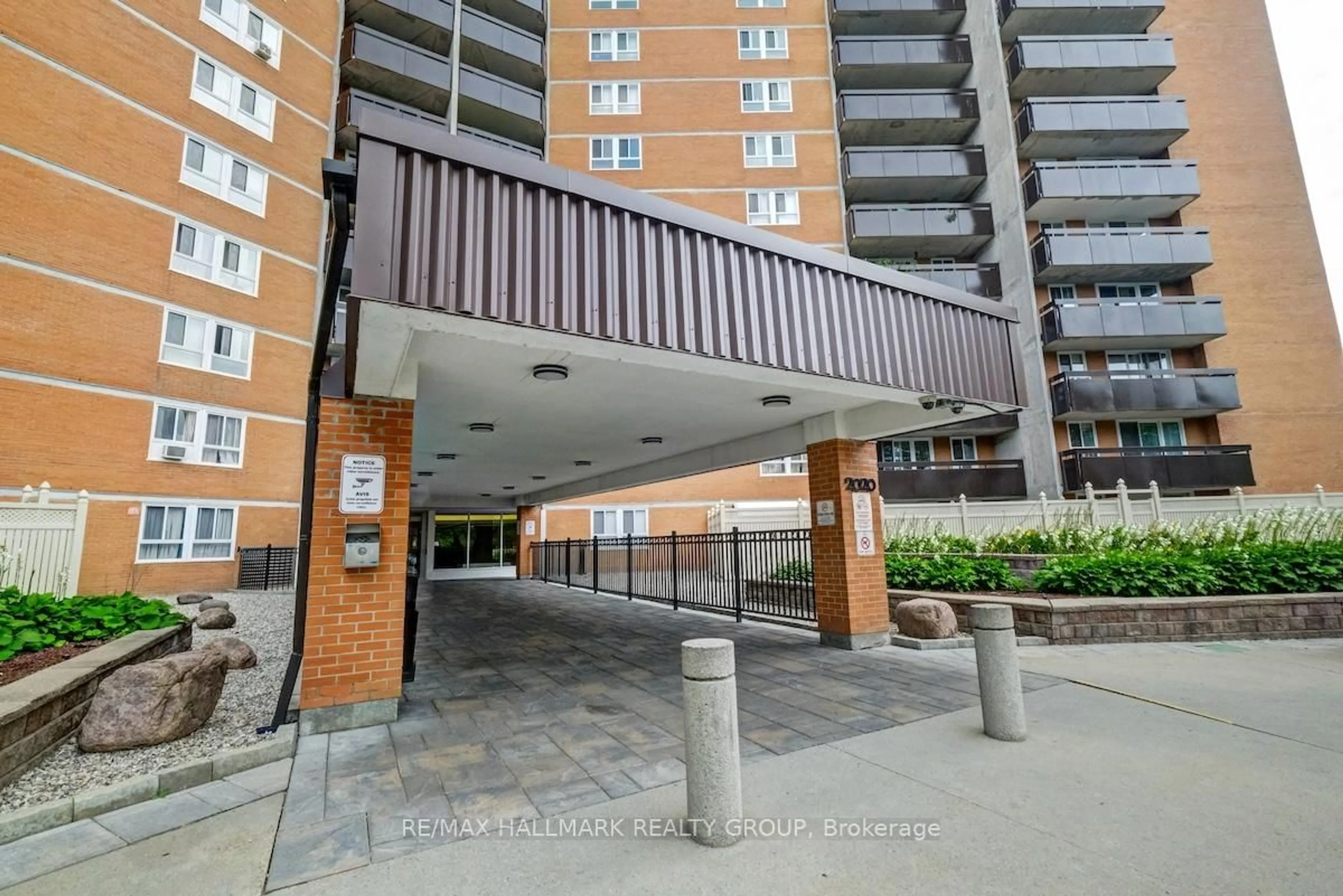 Indoor foyer for 2020 Jasmine Cres #414, Ottawa Ontario K1J 8K5