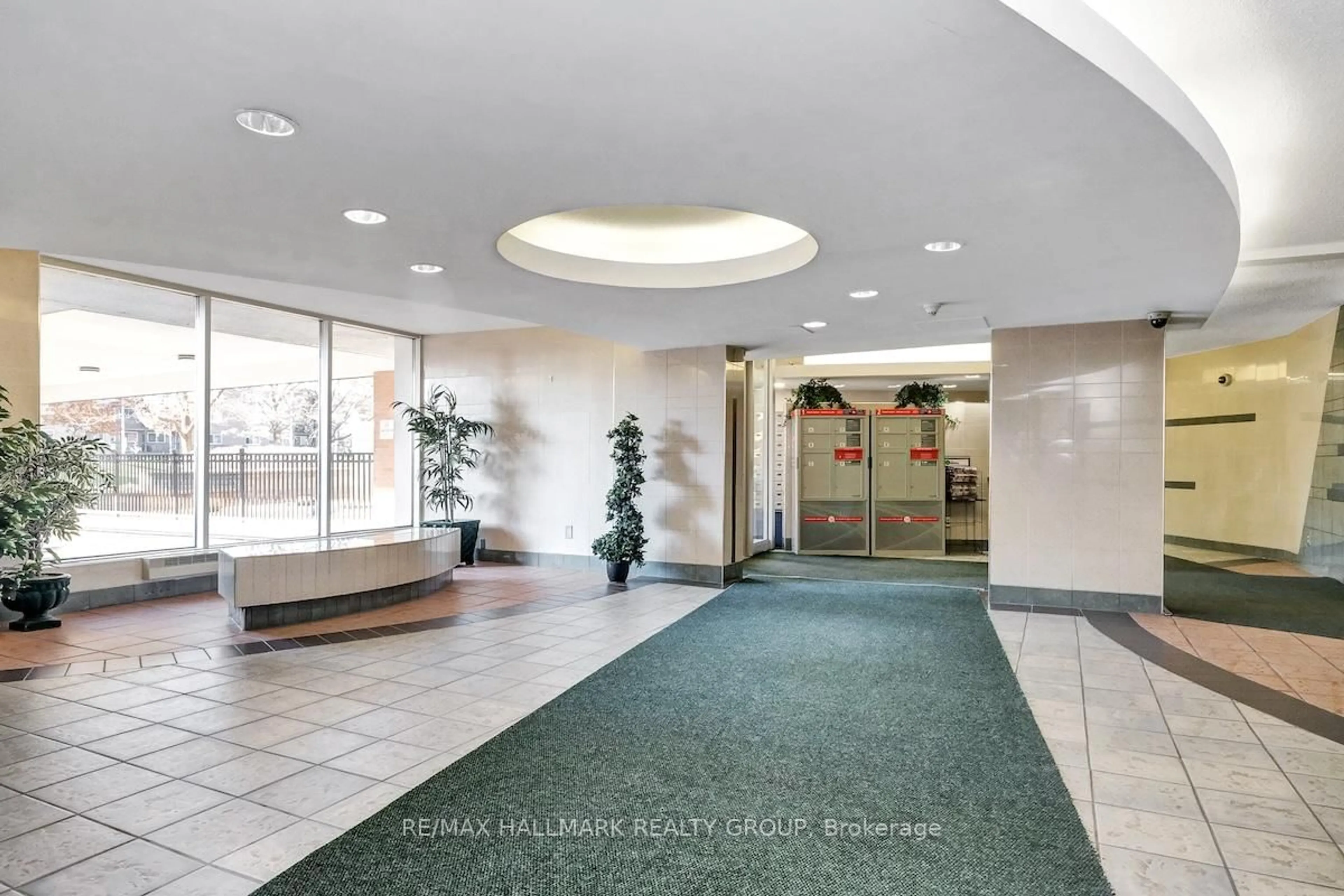 Indoor foyer for 2020 Jasmine Cres #414, Ottawa Ontario K1J 8K5