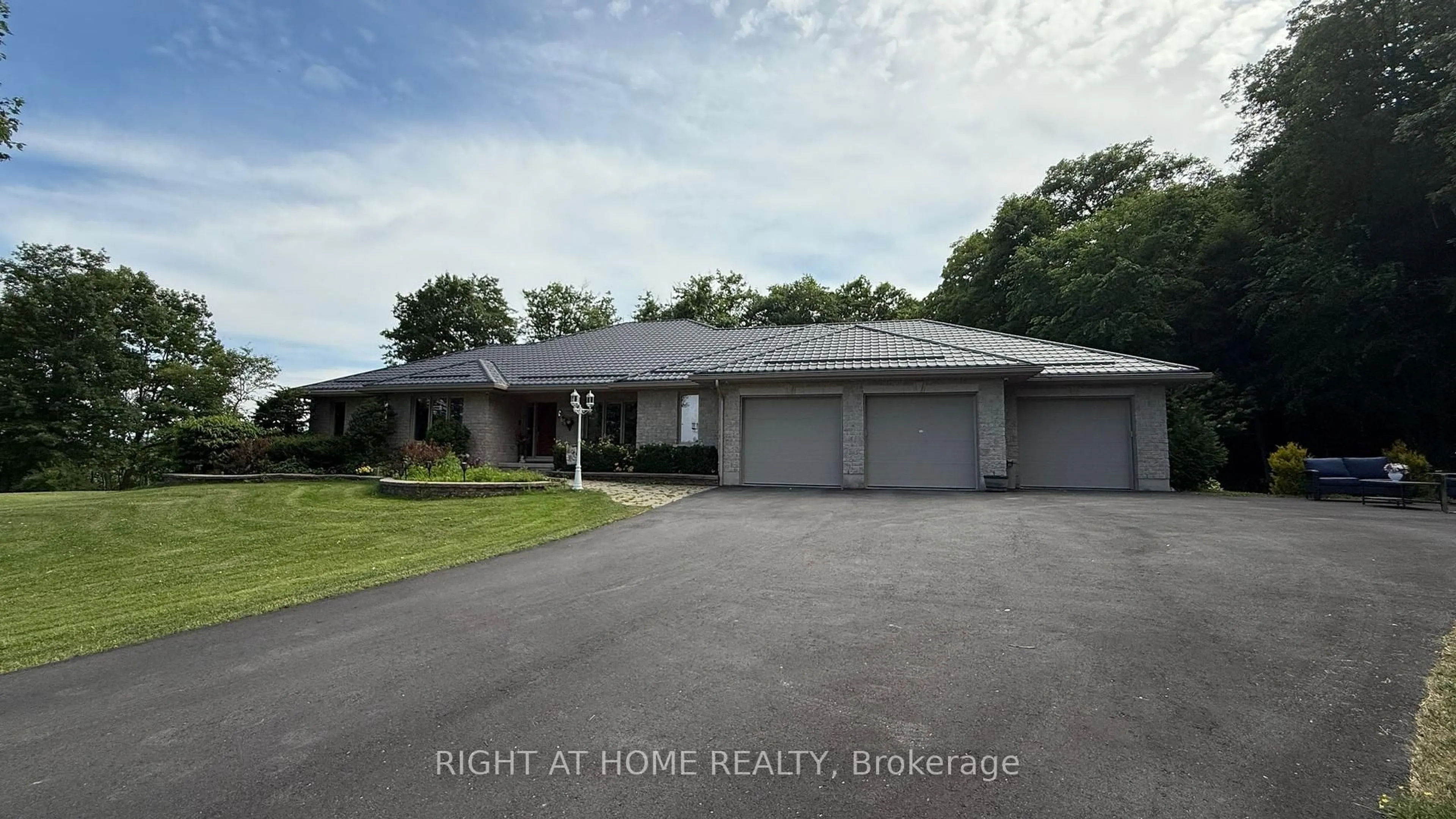 A pic from outside/outdoor area/front of a property/back of a property/a pic from drone, street for 1453 MILLENIUM Crt, Kingston Ontario K7L 5H6