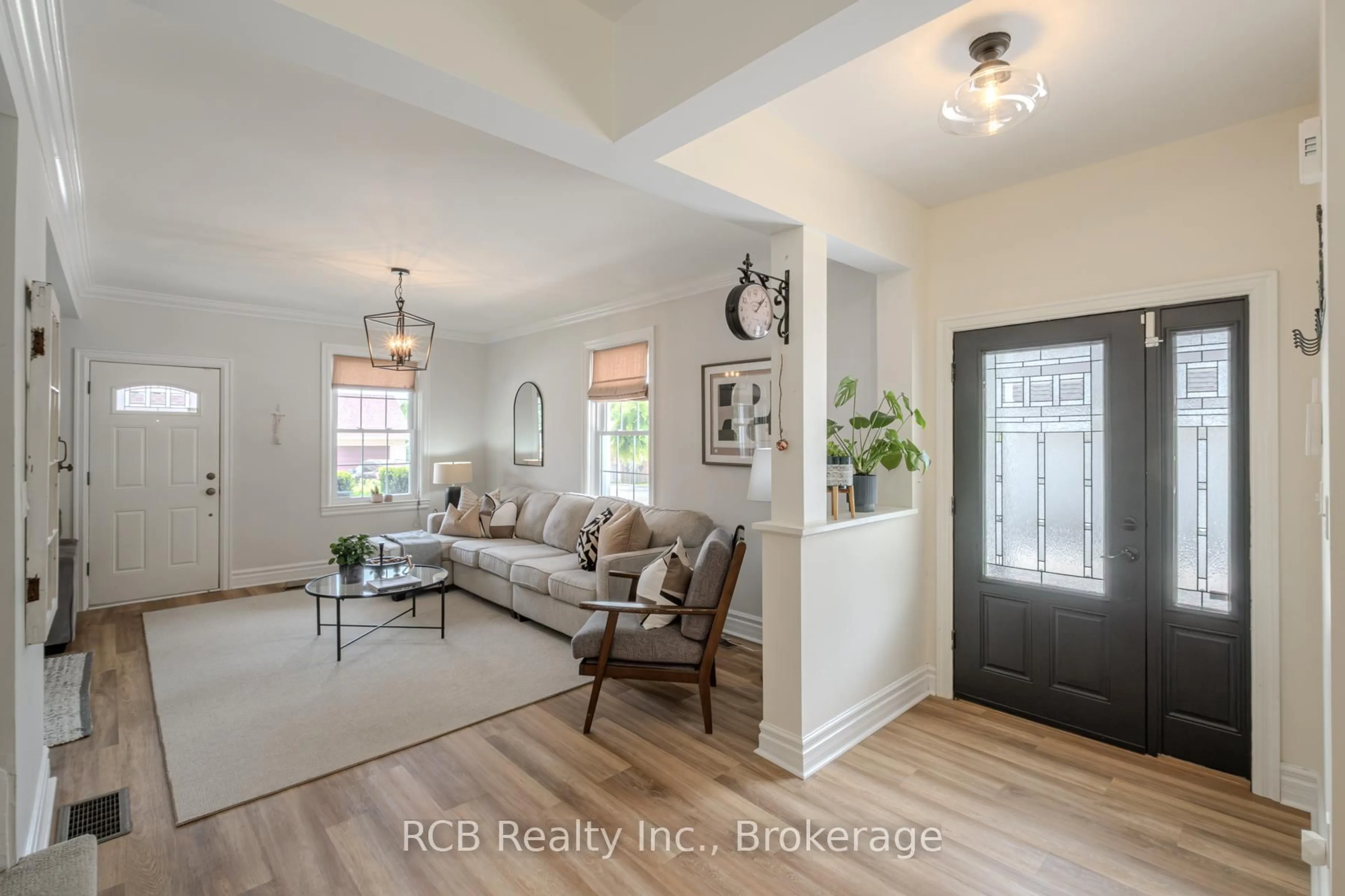 Indoor entryway for 27 Reid St, Brant Ontario N0E 1N0