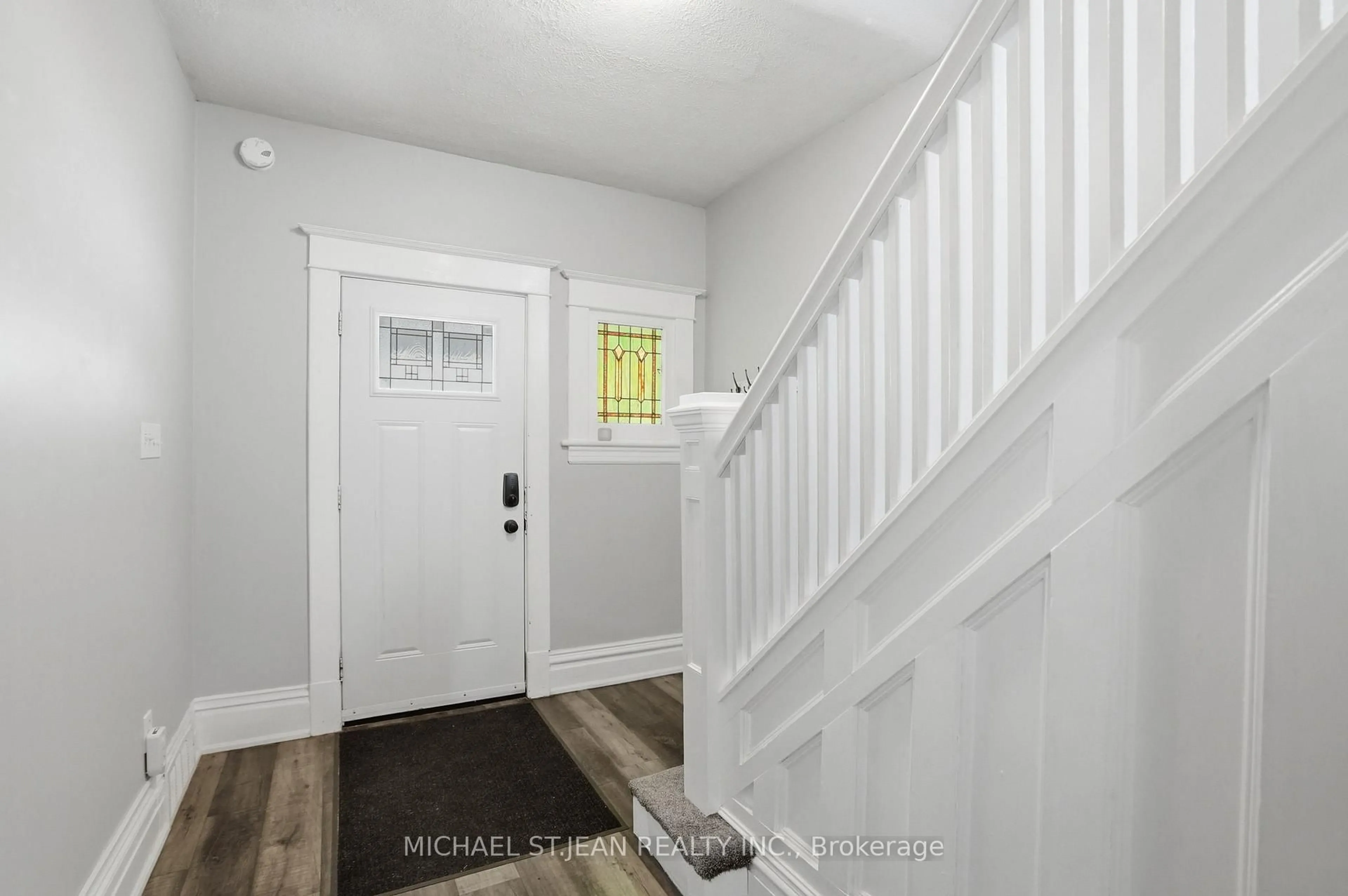 Indoor entryway for 38 Norway Ave, Hamilton Ontario L8M 2V7
