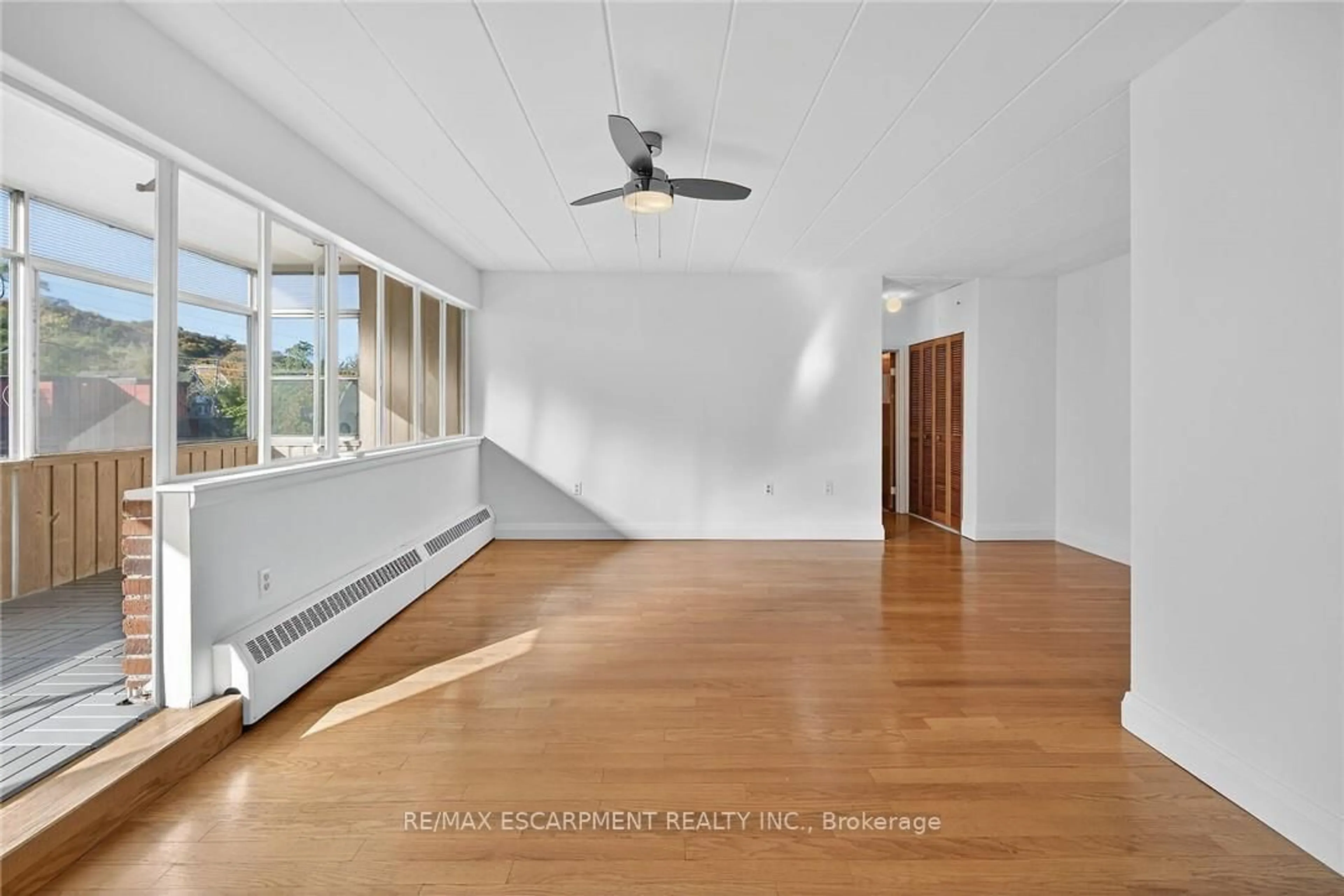 A pic of a room for 107 ST JOSEPH'S Dr #405, Hamilton Ontario L8N 2G1