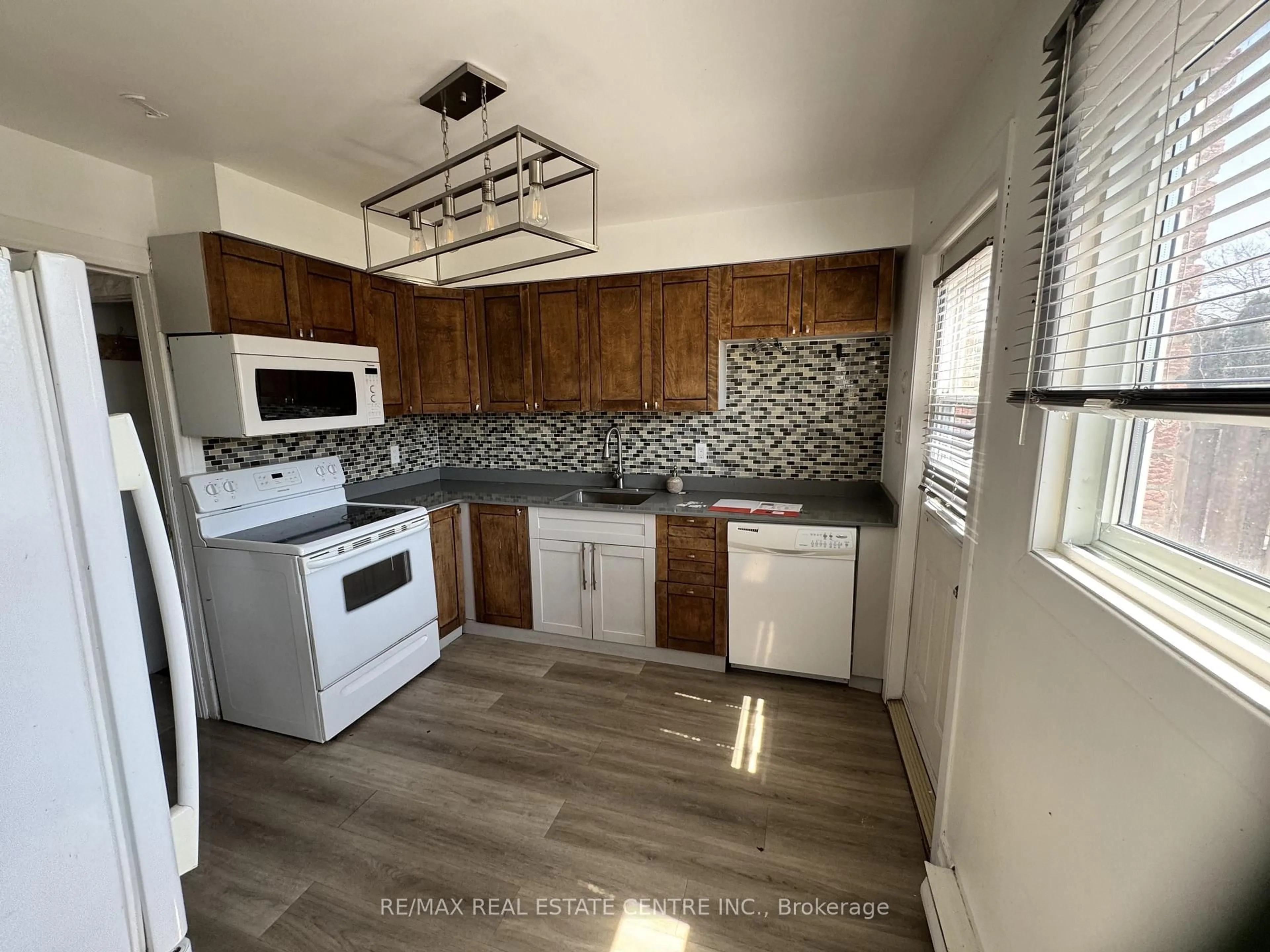 Standard kitchen, unknown for 71D Wellesley Cres #D, London East Ontario N5V 1J6