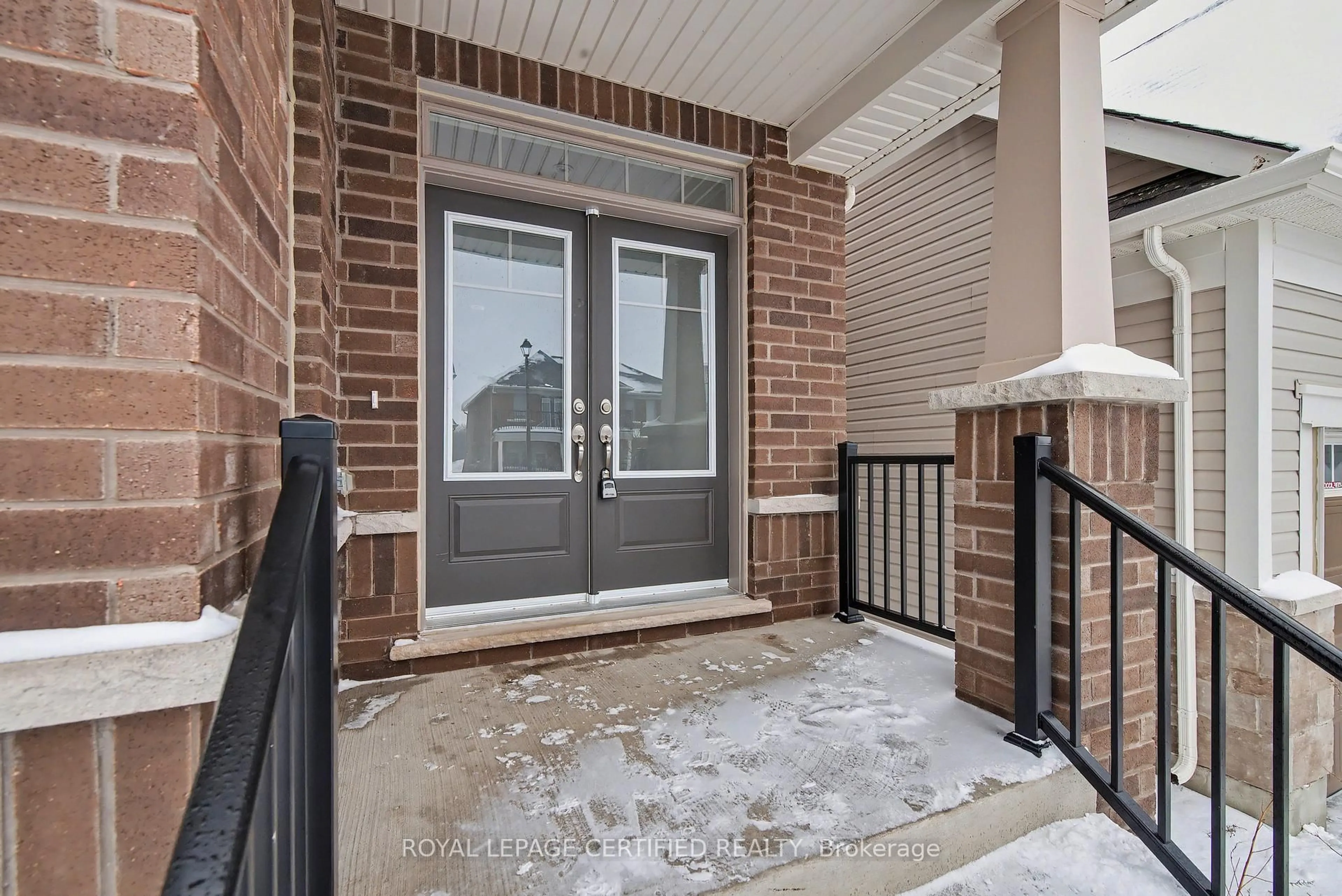 Indoor entryway for 123 Rea Dr, Centre Wellington Ontario N1M 0J8
