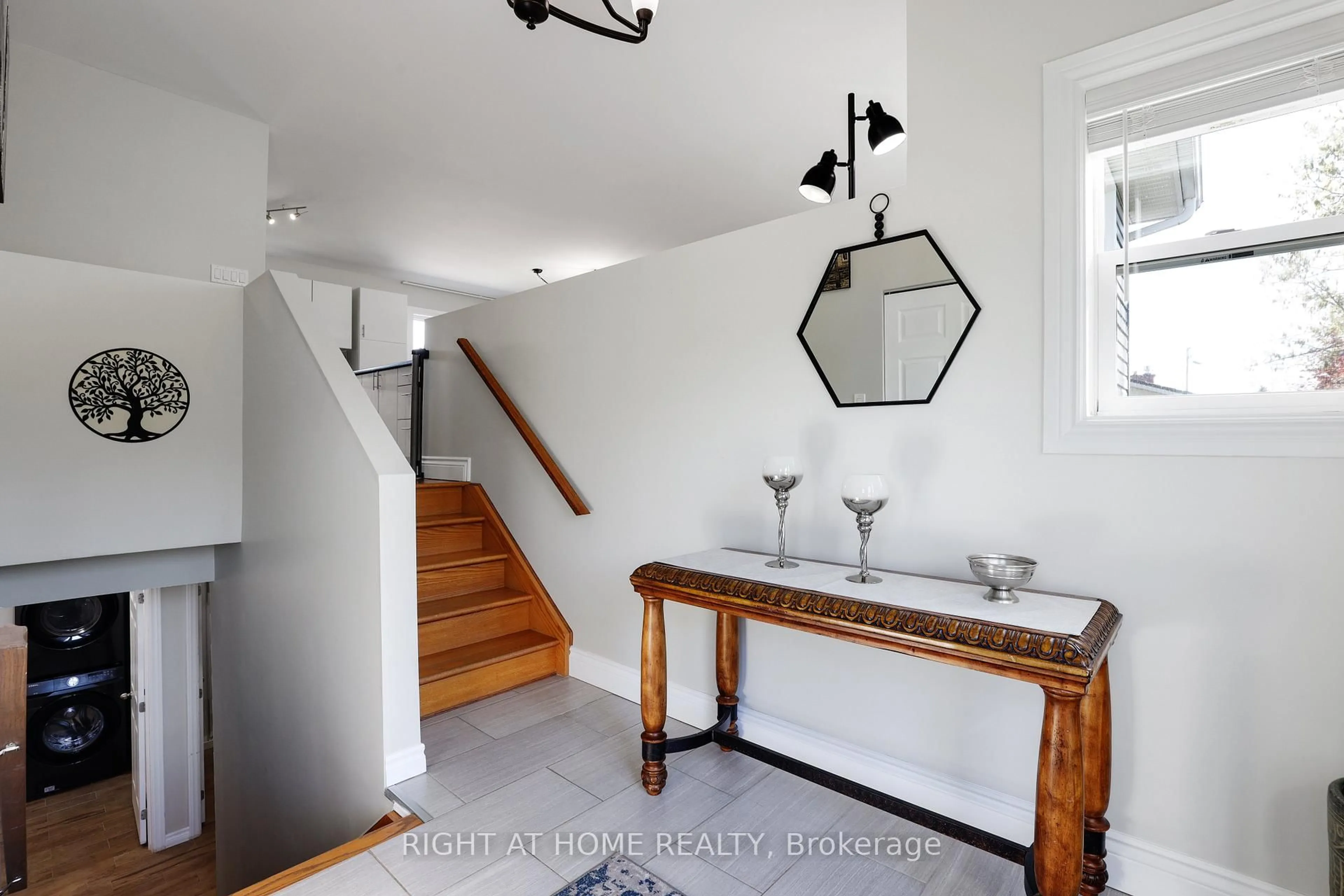 Contemporary bathroom, unknown for 8344 Victoria St, Metcalfe Ontario K0A 2P0