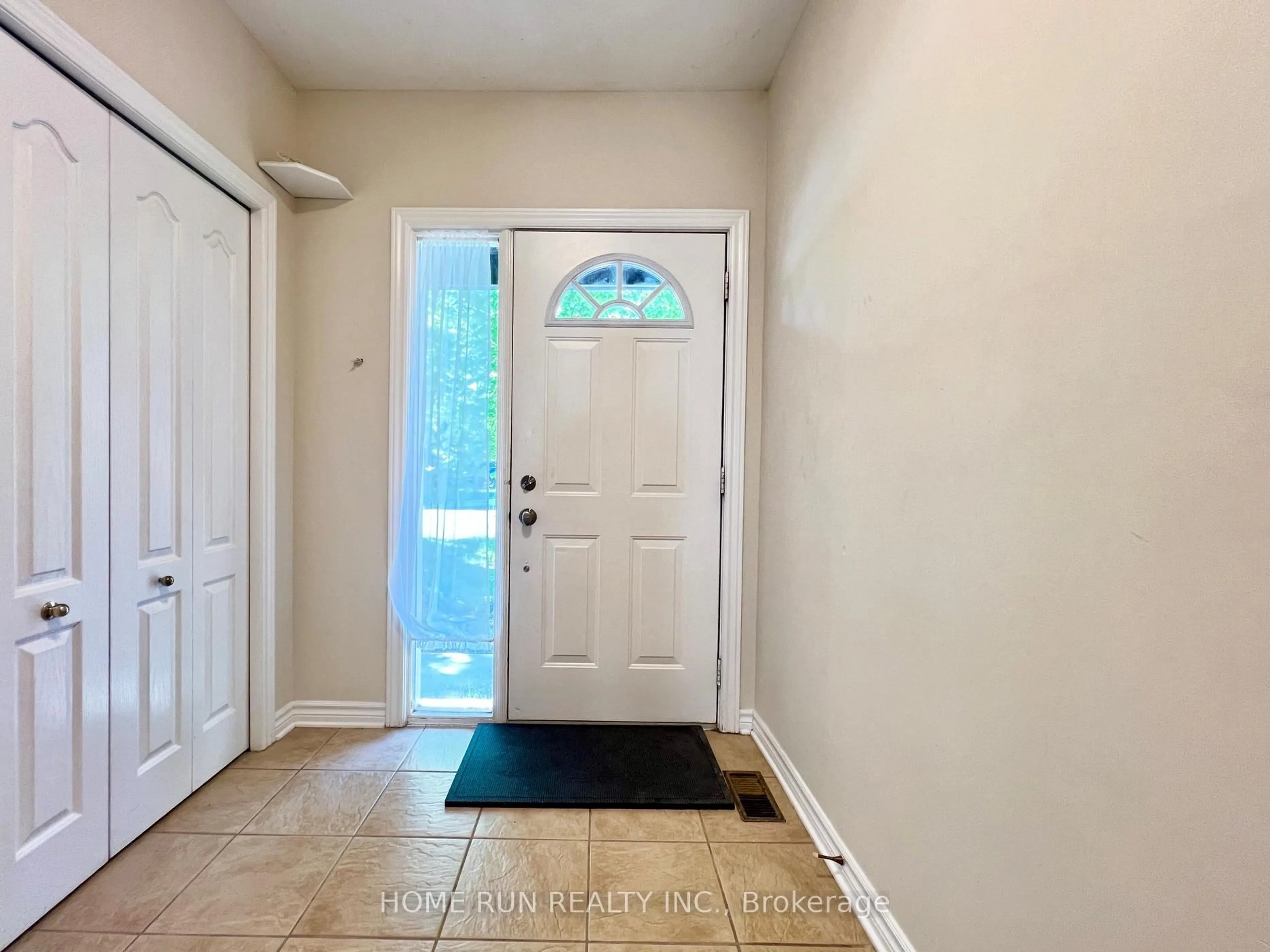 Indoor entryway for 217 Deerfox Dr, Ottawa Ontario K2J 4W8