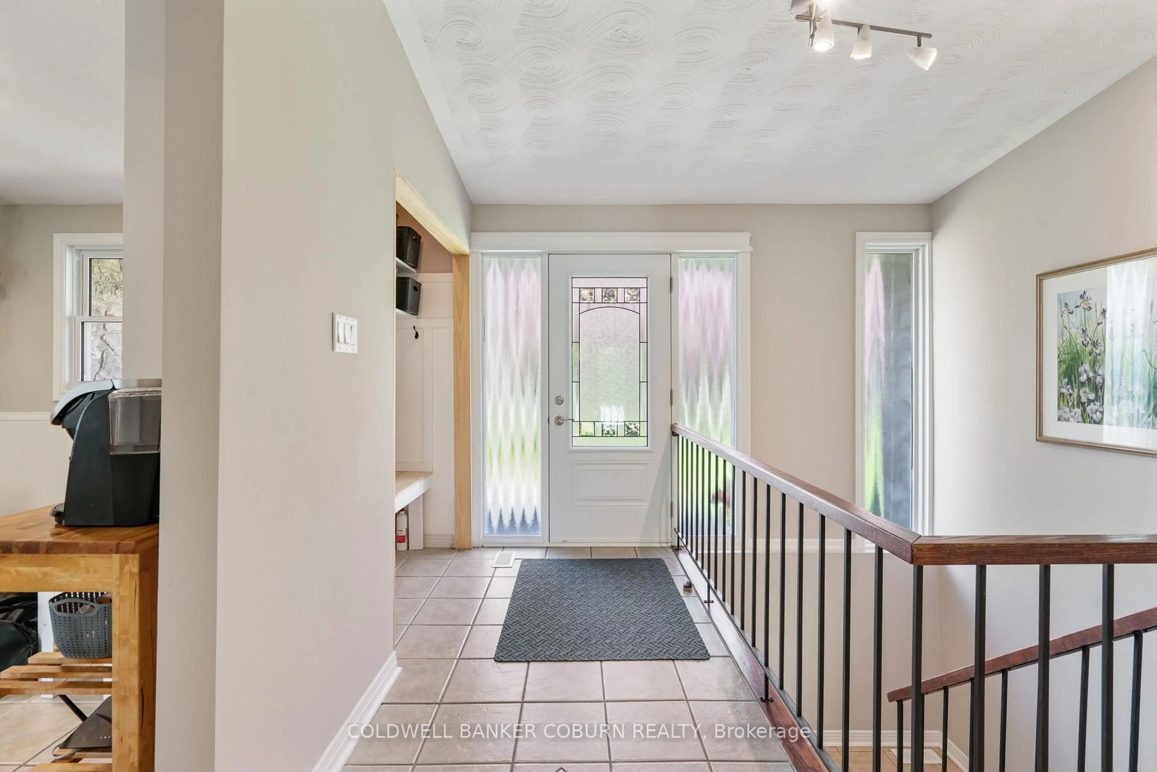 Indoor entryway for 6041 Malakoff Rd, Richmond Ontario K0A 2Z0