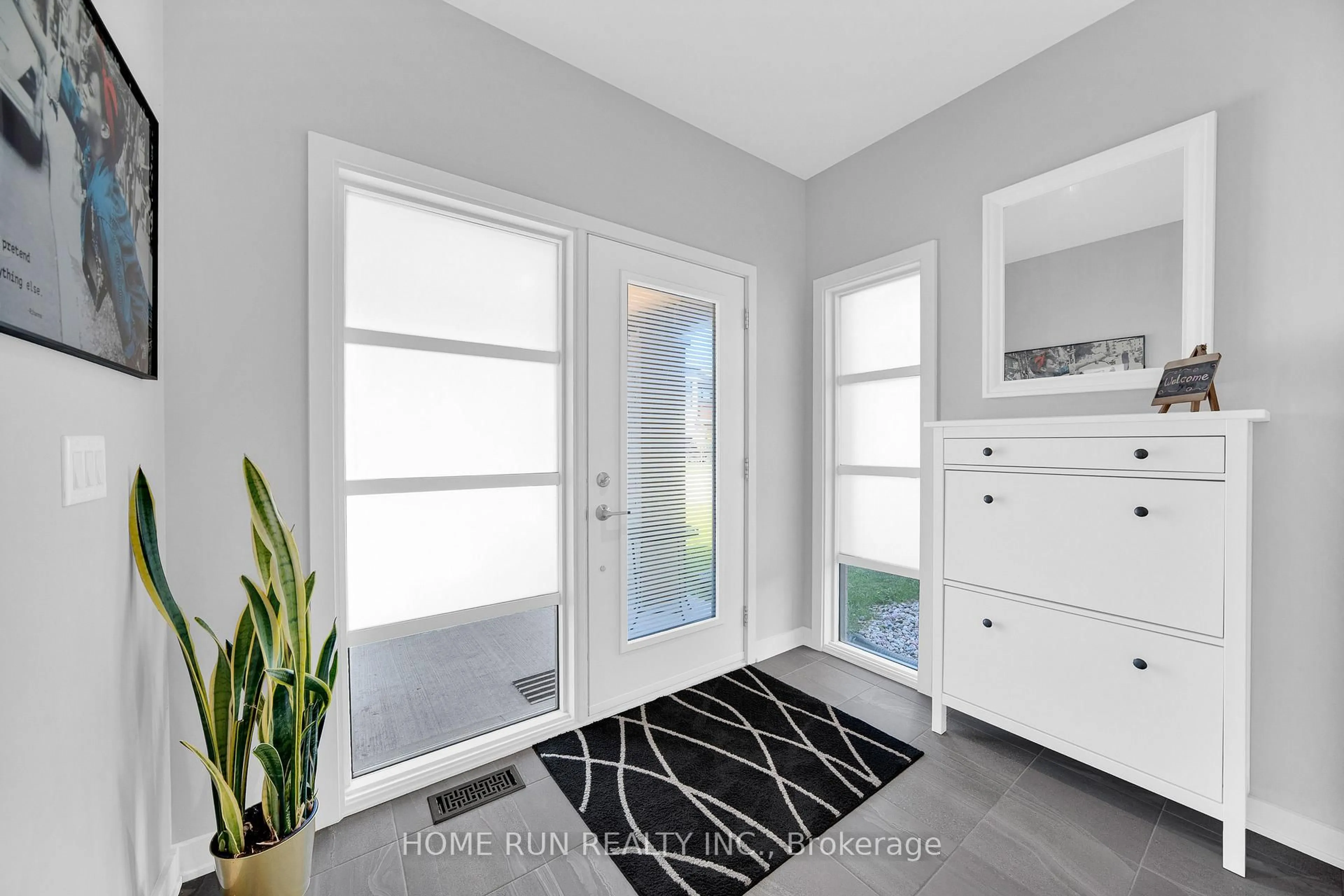 Indoor entryway for 1056 Lunar Glow Cres, Ottawa Ontario K4M 0J9