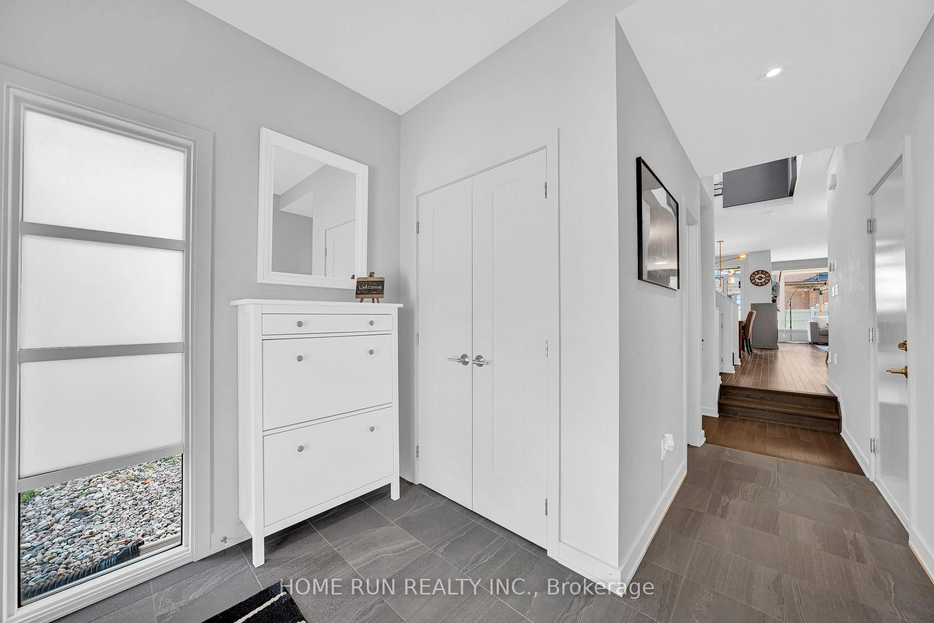 Indoor entryway for 1056 Lunar Glow Cres, Ottawa Ontario K4M 0J9