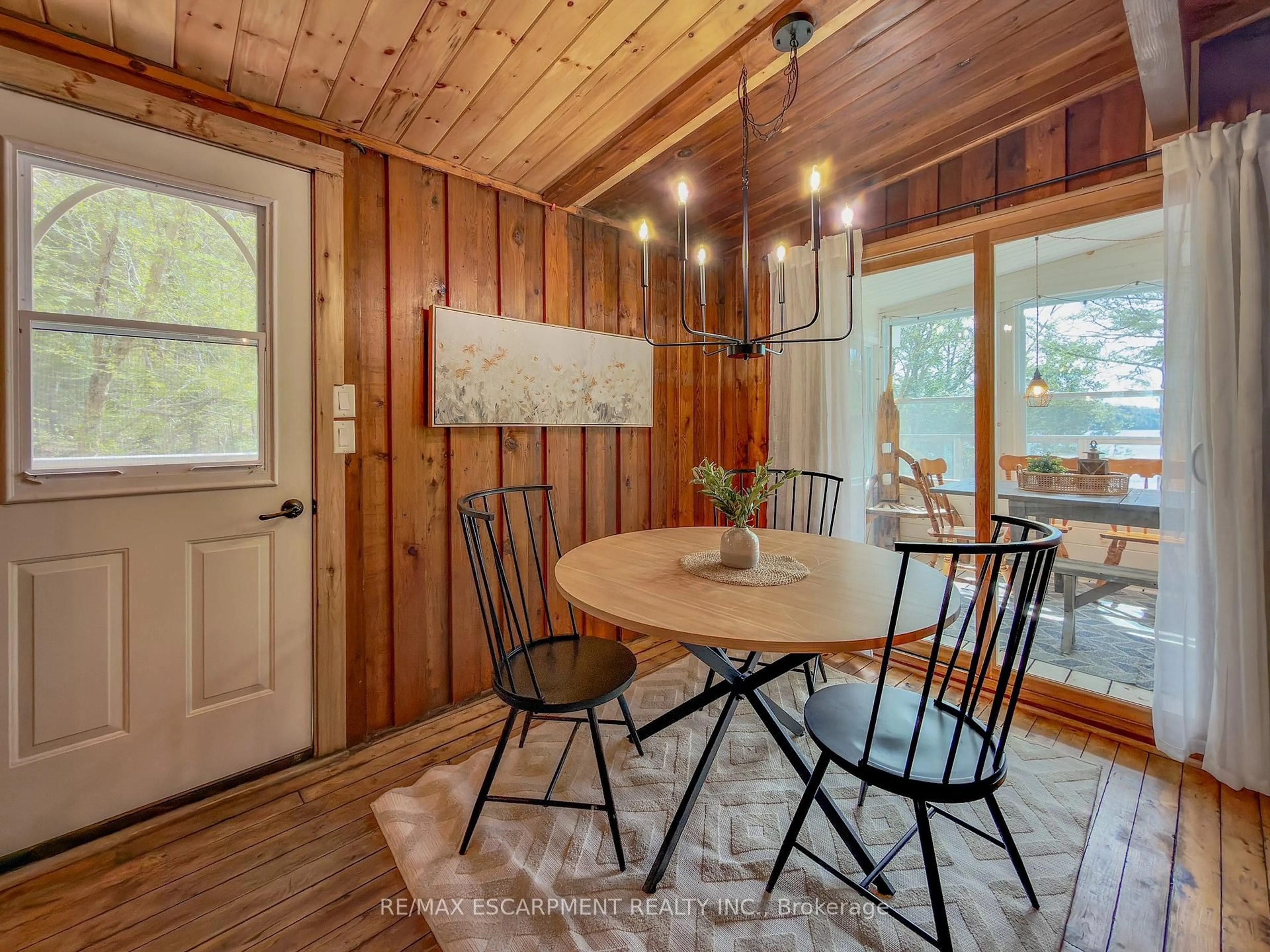 Dining room, wood/laminate floor for 2787 Watts Rd, Dysart et al Ontario K0M 1S0