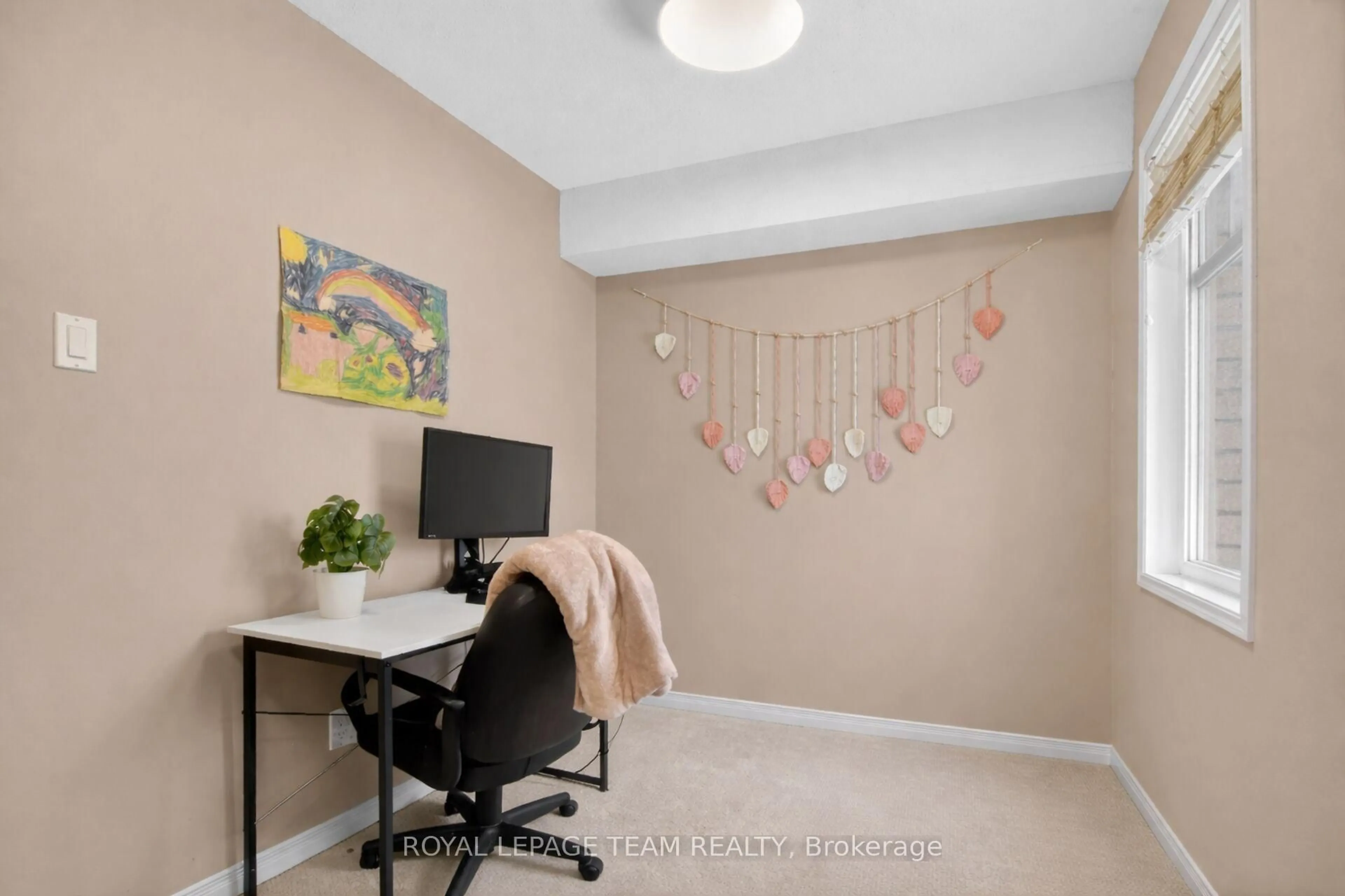 A pic of a room for 255 Deercroft Ave, Ottawa Ontario K2J 5J9