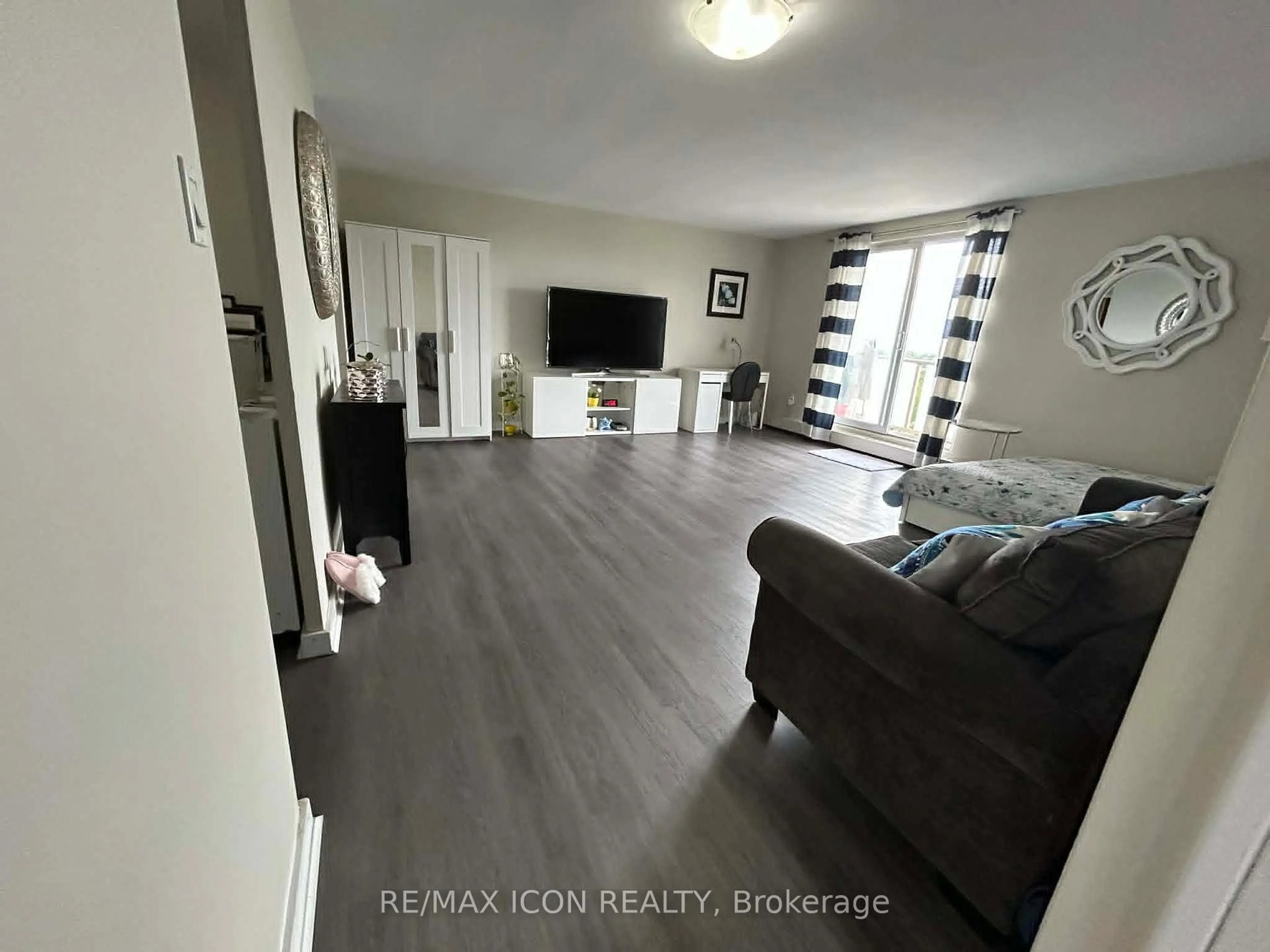 A pic of a room for 573 Mornington Ave #810, London East Ontario N5Y 4T9