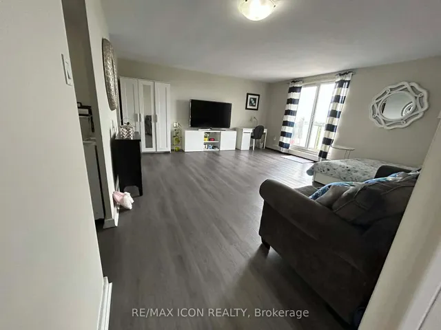 573 Mornington Ave #810, London East 5