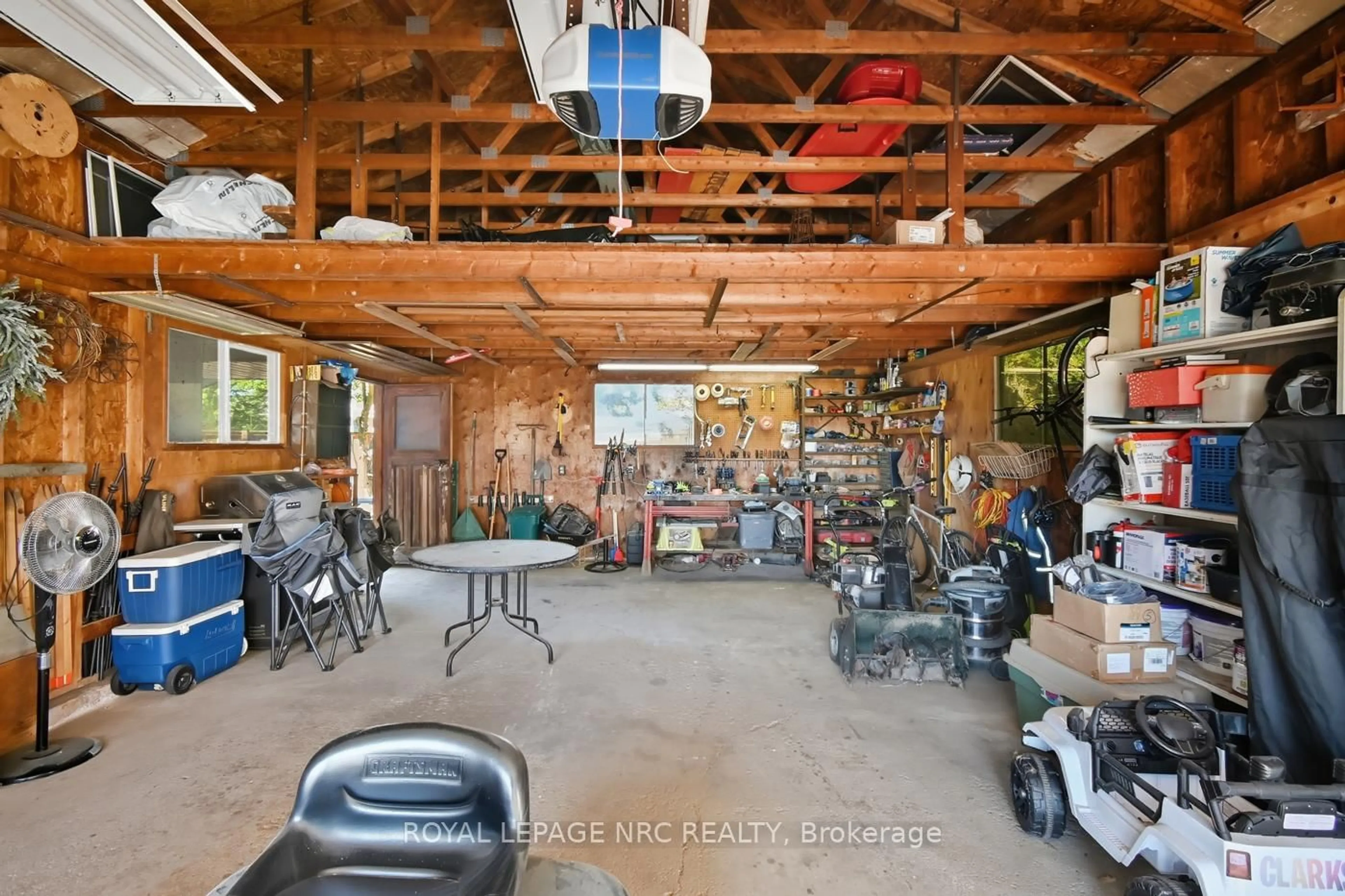 Indoor garage for 2459 Thompson Rd, Niagara Falls Ontario L2E 6S4