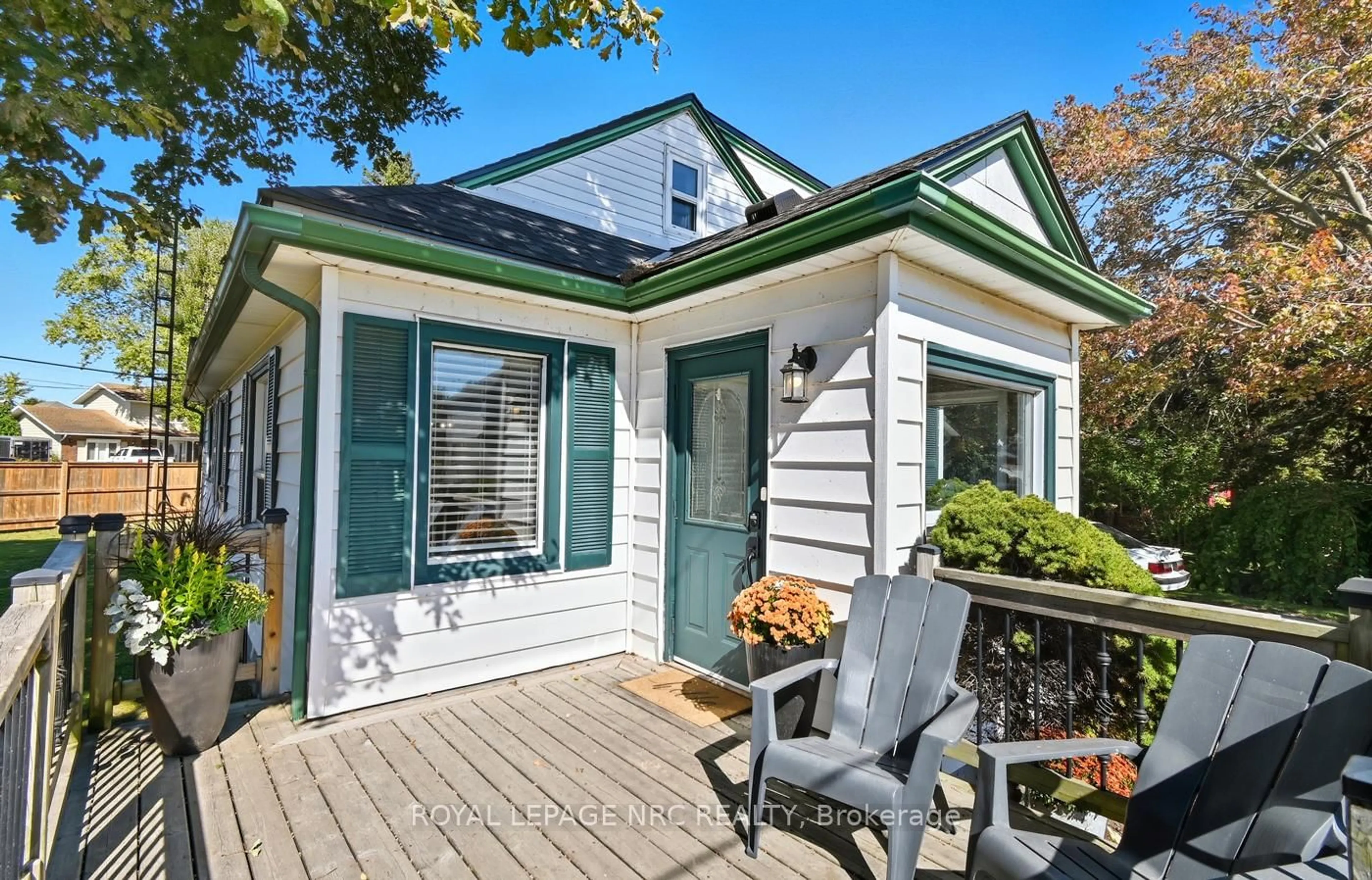 Home with vinyl exterior material, street for 2459 Thompson Rd, Niagara Falls Ontario L2E 6S4