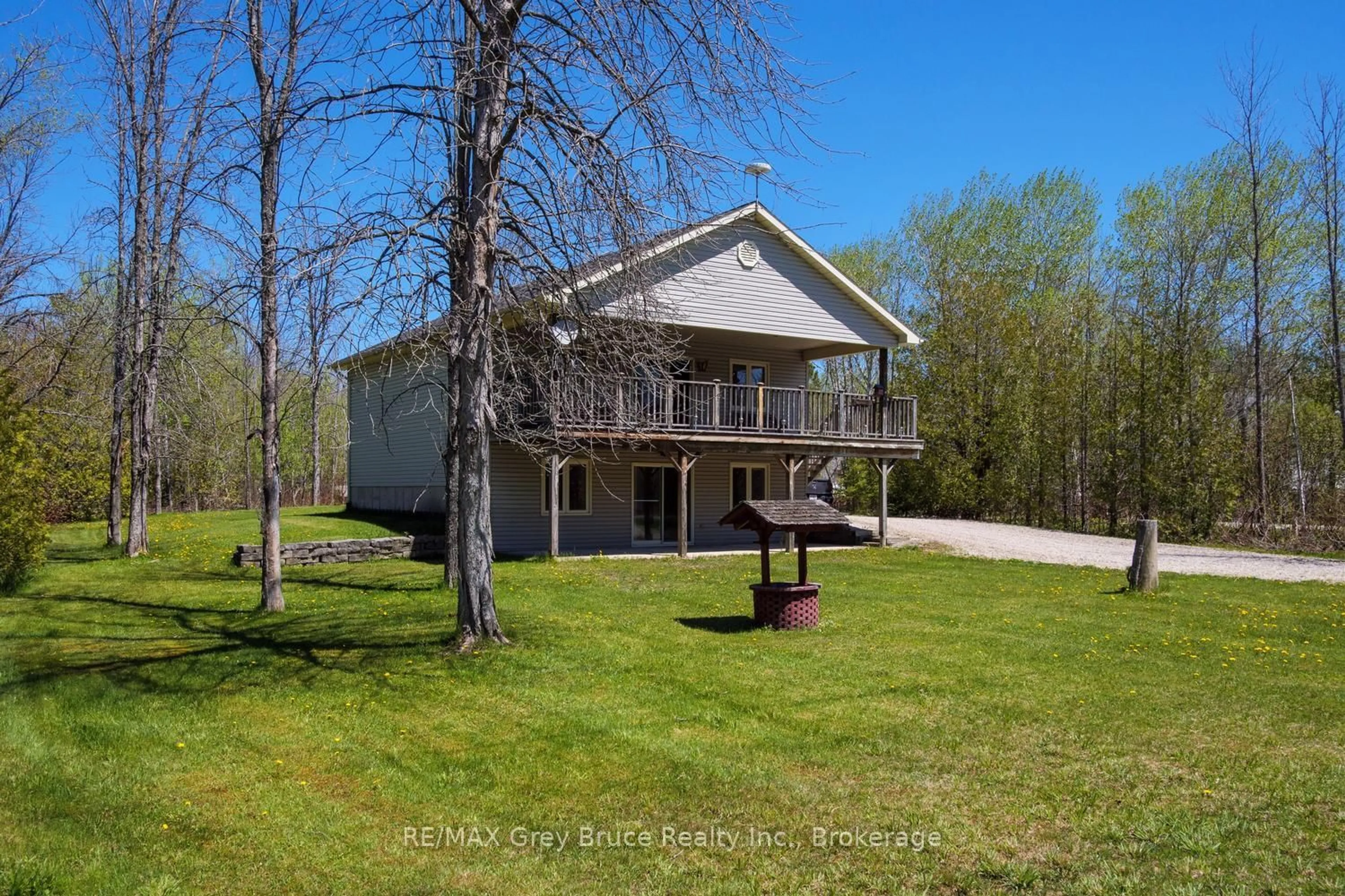 A pic from outside/outdoor area/front of a property/back of a property/a pic from drone, water/lake/river/ocean view for 94 Maple Dr, Northern Bruce Peninsula Ontario N0H 1Z0