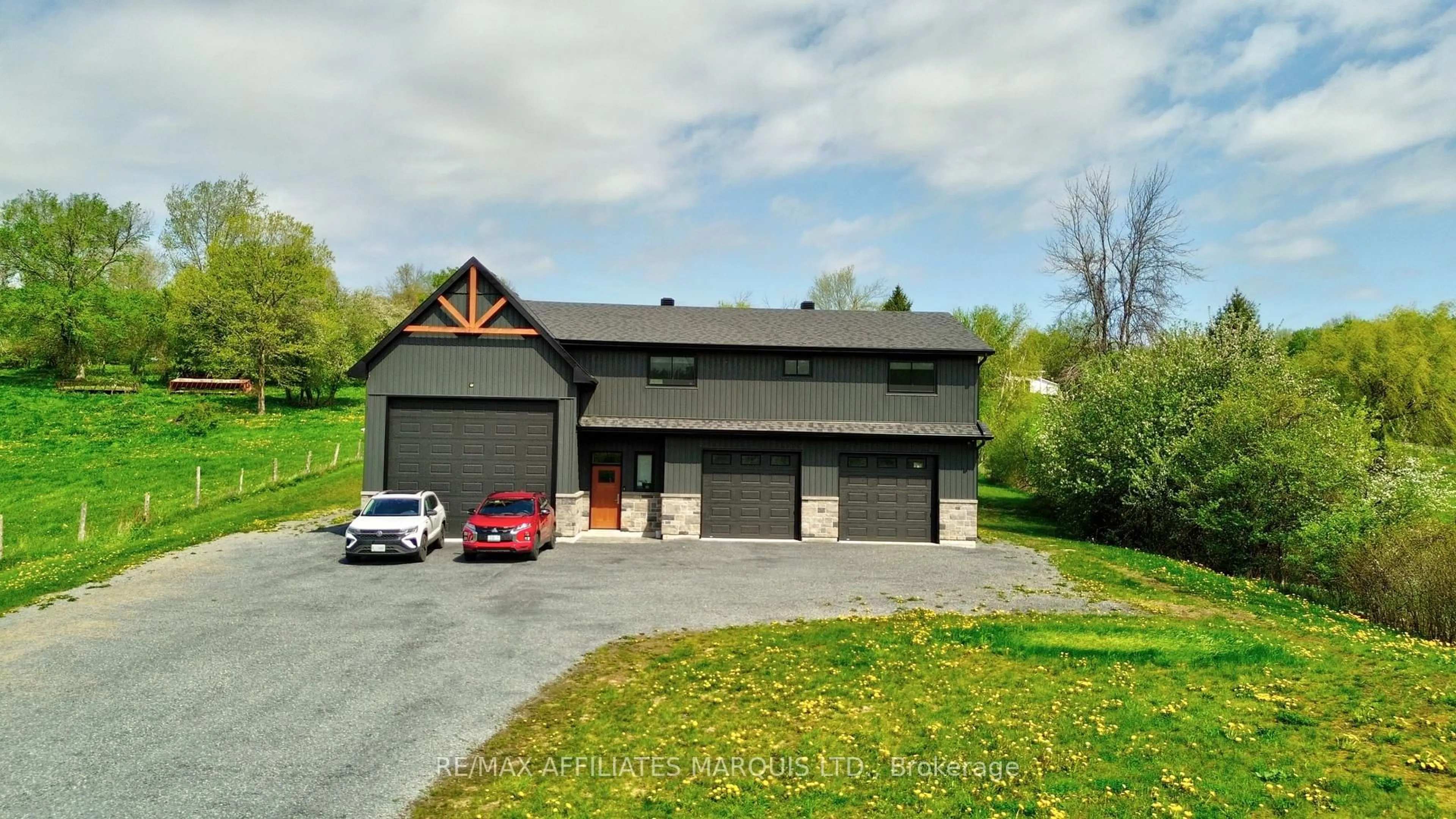 Indoor garage for 18779 Paragon Rd, South Glengarry Ontario K6H 5R5