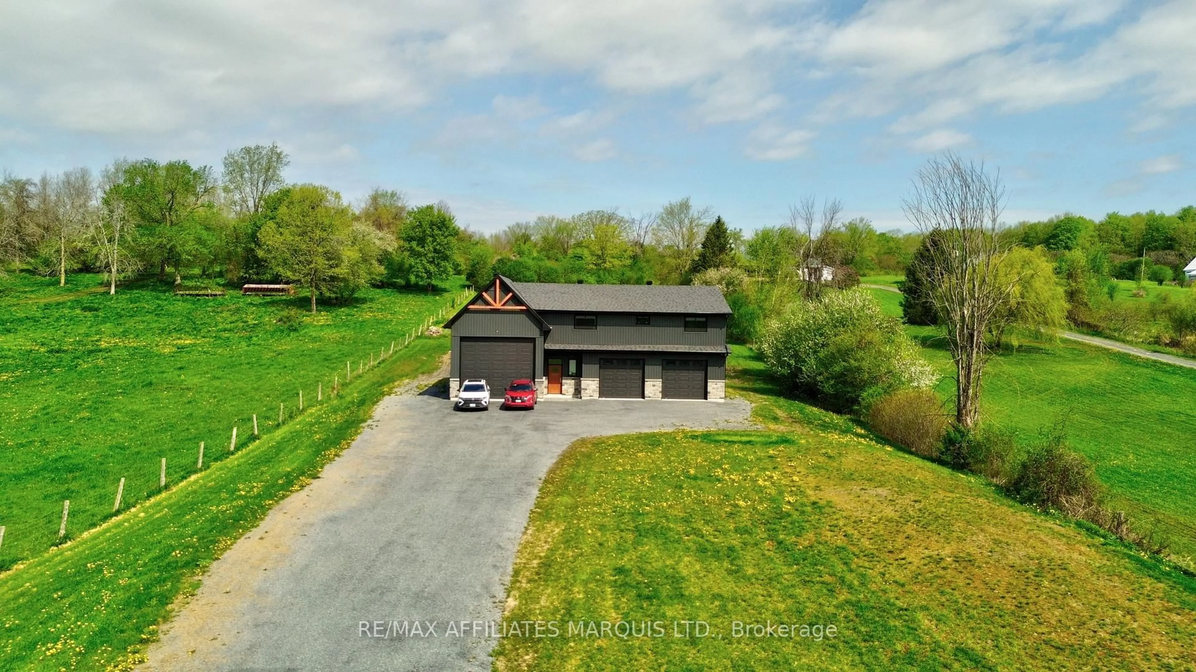 A pic from outside/outdoor area/front of a property/back of a property/a pic from drone, unknown for 18779 Paragon Rd, South Glengarry Ontario K6H 5R5