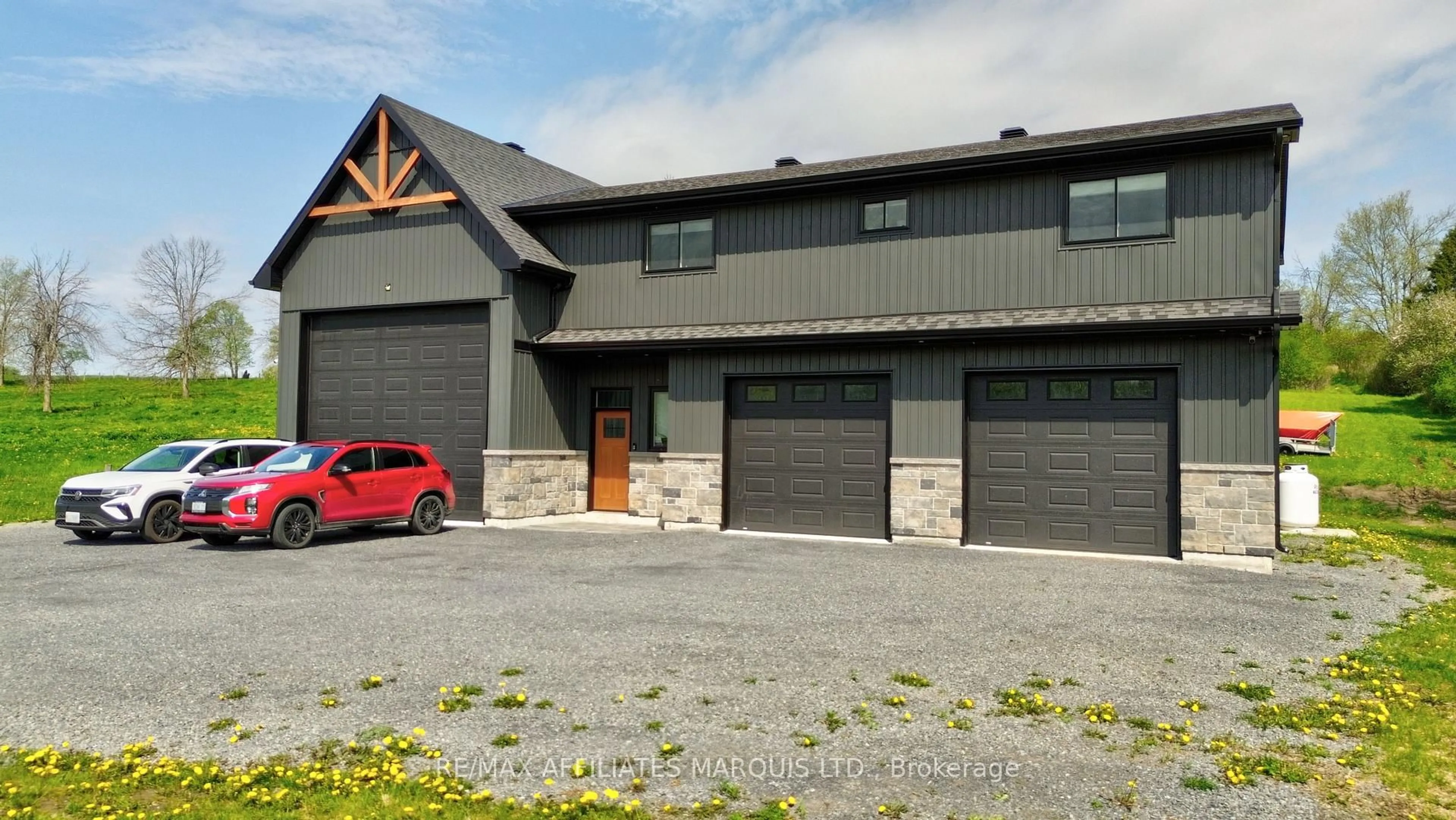 Indoor garage for 18779 Paragon Rd, South Glengarry Ontario K6H 5R5