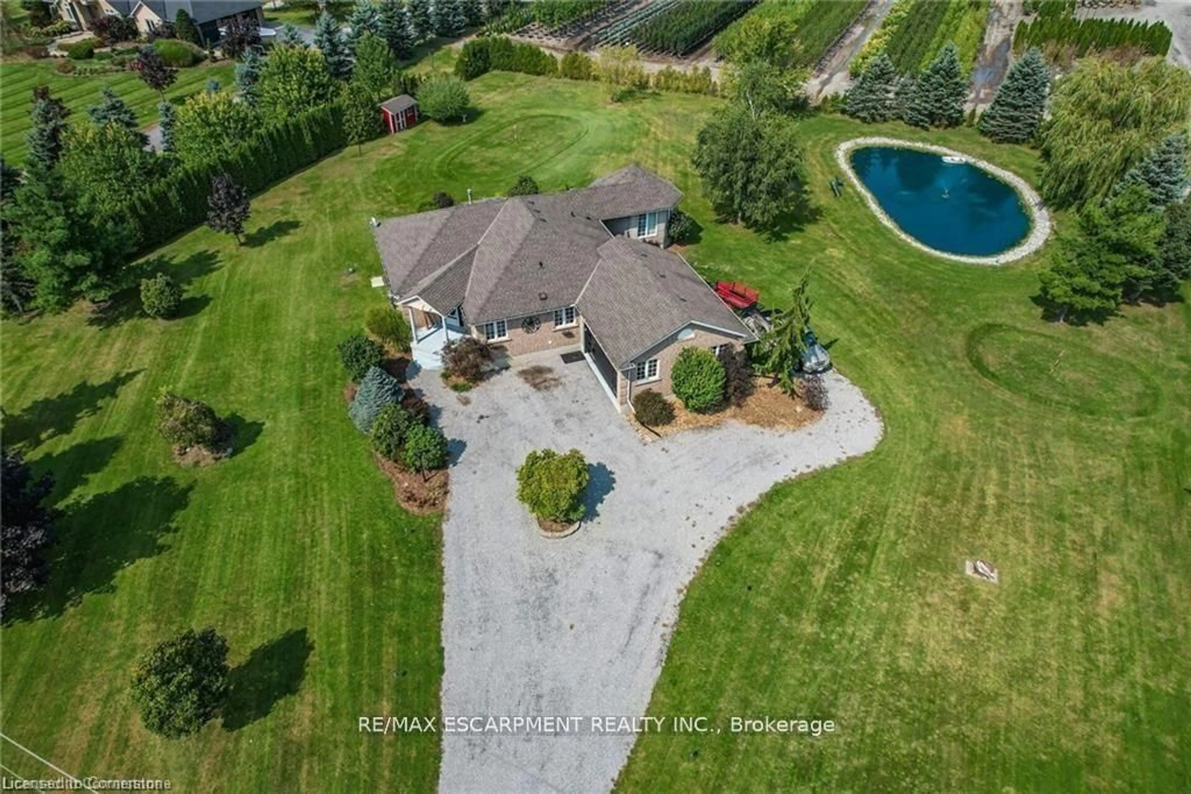 A pic from outside/outdoor area/front of a property/back of a property/a pic from drone, water/lake/river/ocean view for 975 Foss Rd, Pelham Ontario L0S 1C0