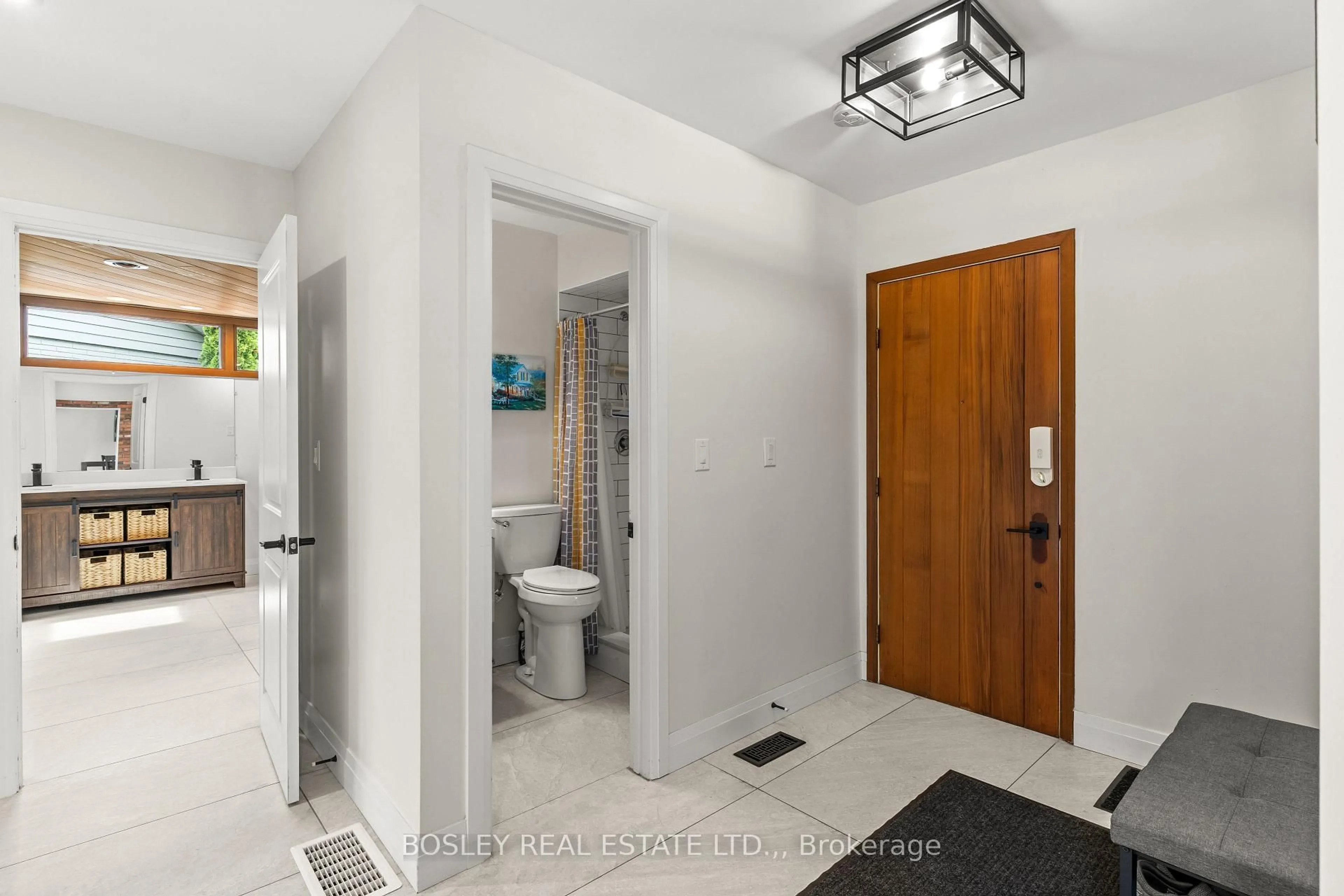 Indoor entryway for 93 Riverview Blvd, St. Catharines Ontario L2T 3M3