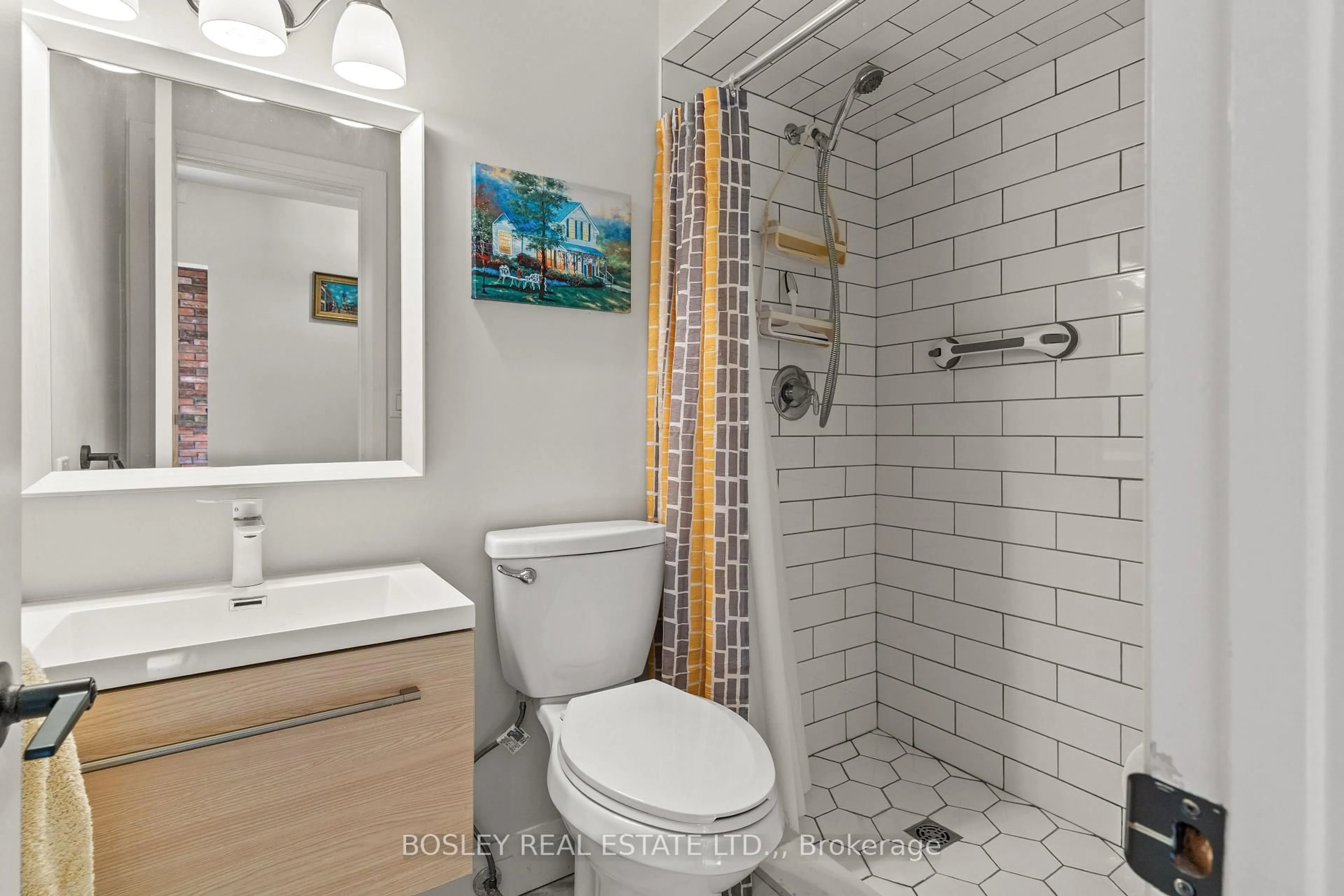 Standard bathroom, ceramic/tile floor for 93 Riverview Blvd, St. Catharines Ontario L2T 3M3
