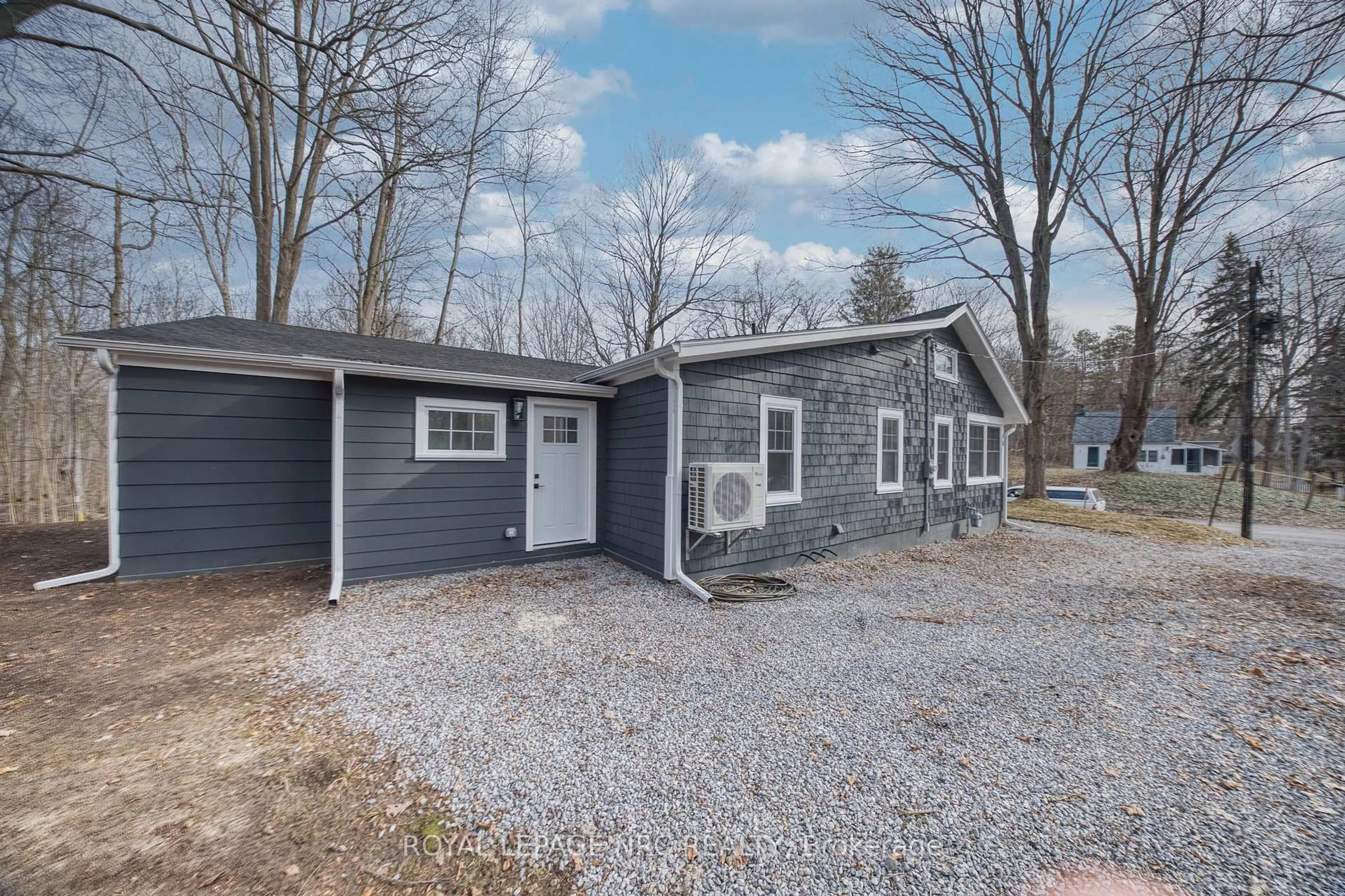 Home with vinyl exterior material, street for 212 Holloway Bay Rd, Port Colborne Ontario L0S 1R0