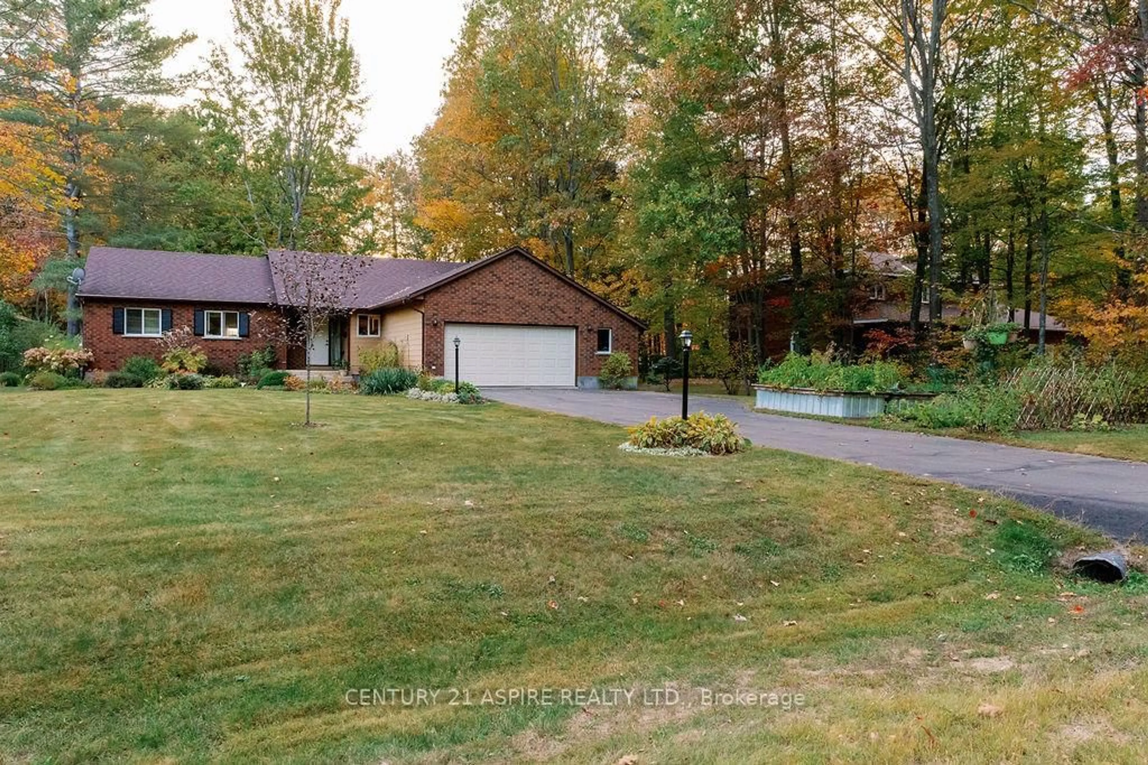 A pic from outside/outdoor area/front of a property/back of a property/a pic from drone, unknown for 32 Country Lane, Petawawa Ontario K8H 3J9