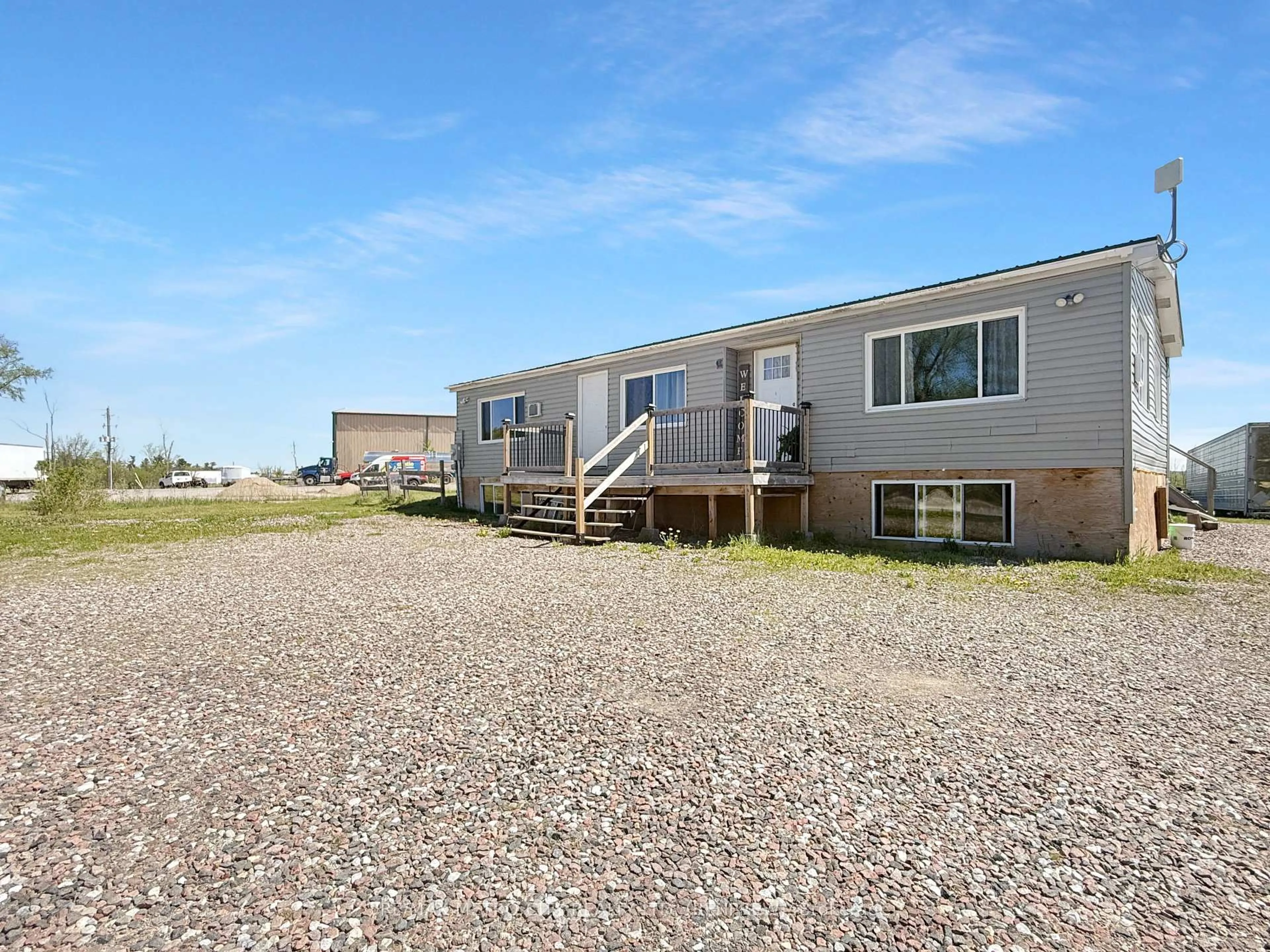 A pic from outside/outdoor area/front of a property/back of a property/a pic from drone, building for 211 Elliott Cres, Renfrew Ontario K7V 3Z2
