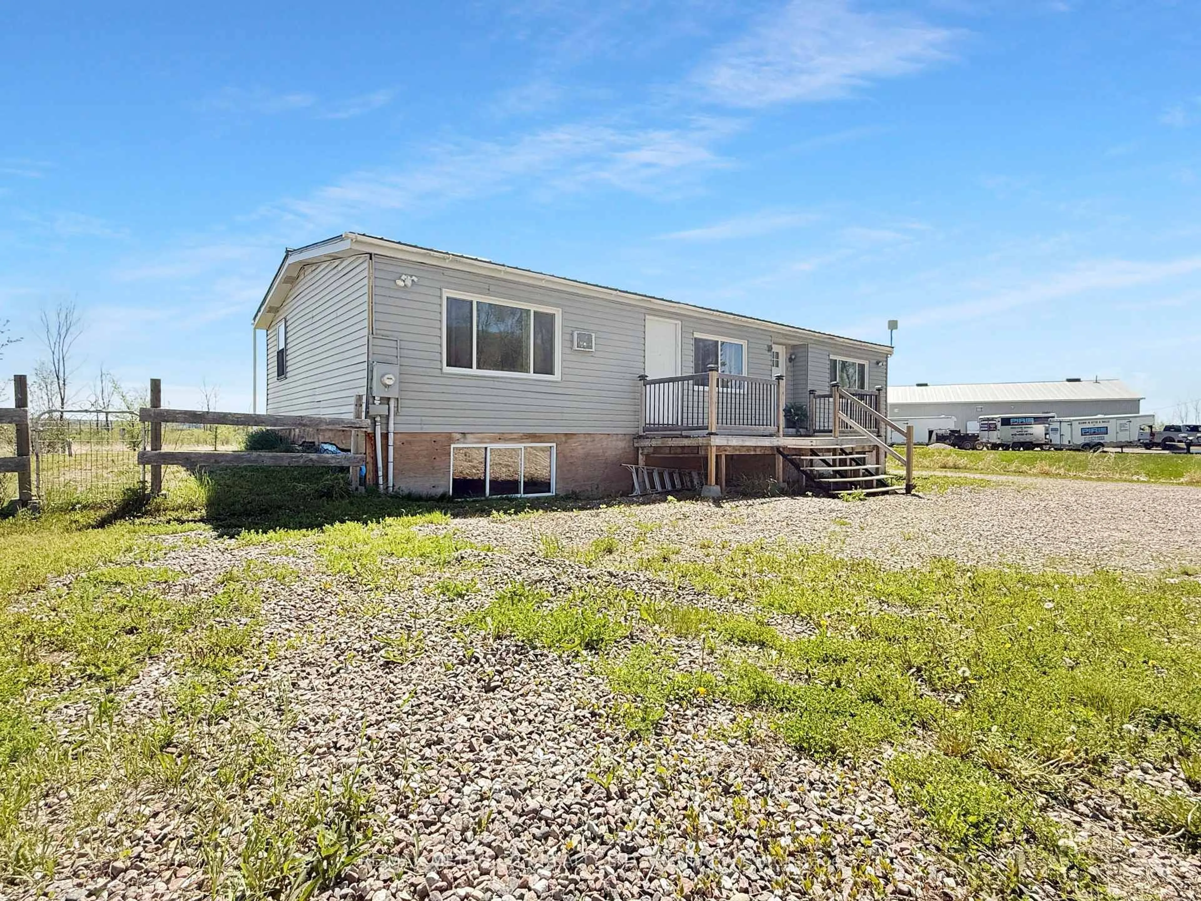 A pic from outside/outdoor area/front of a property/back of a property/a pic from drone, unknown for 211 Elliott Cres, Renfrew Ontario K7V 3Z2