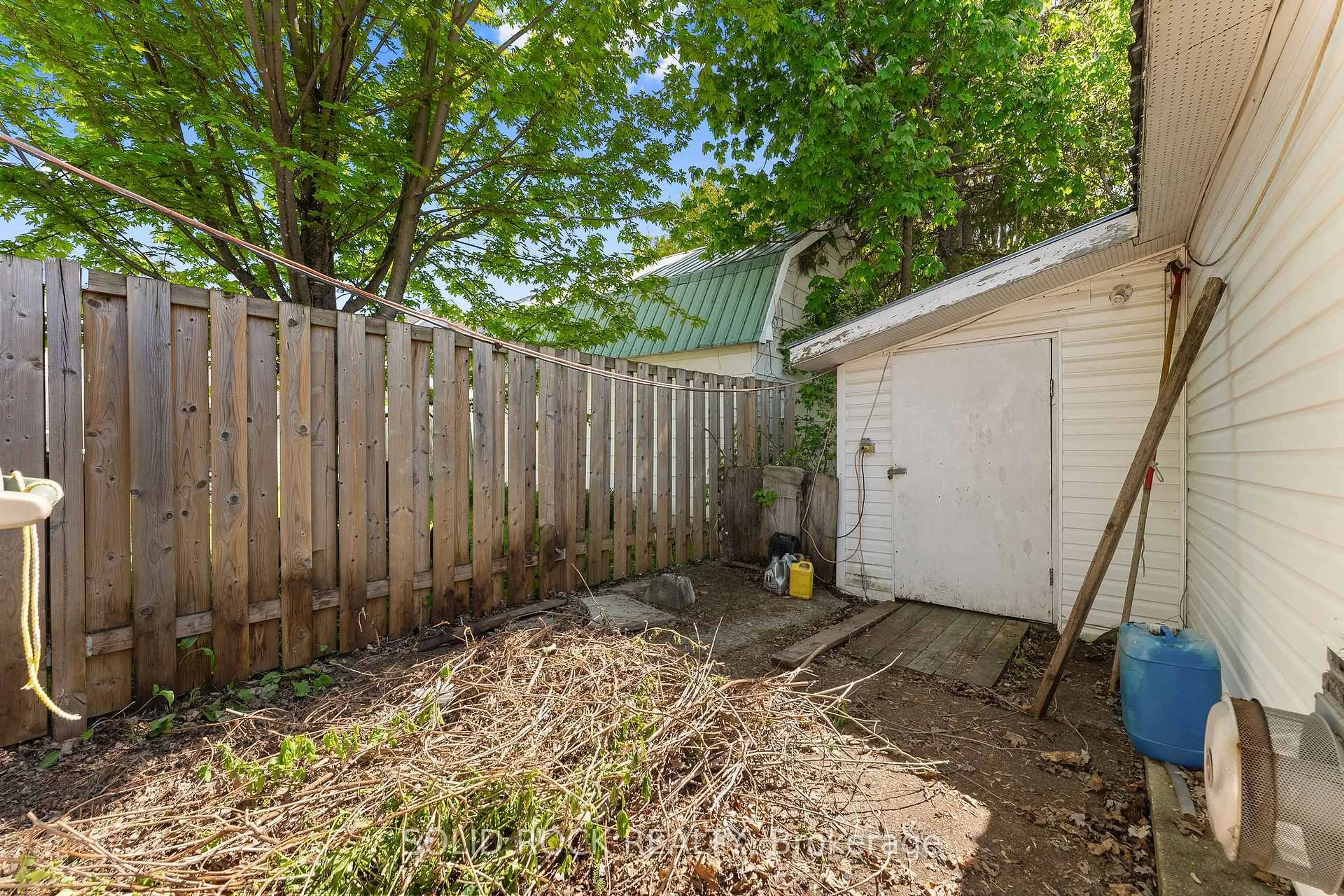 Shed for 38 Hugh St, Arnprior Ontario K7S 2V6