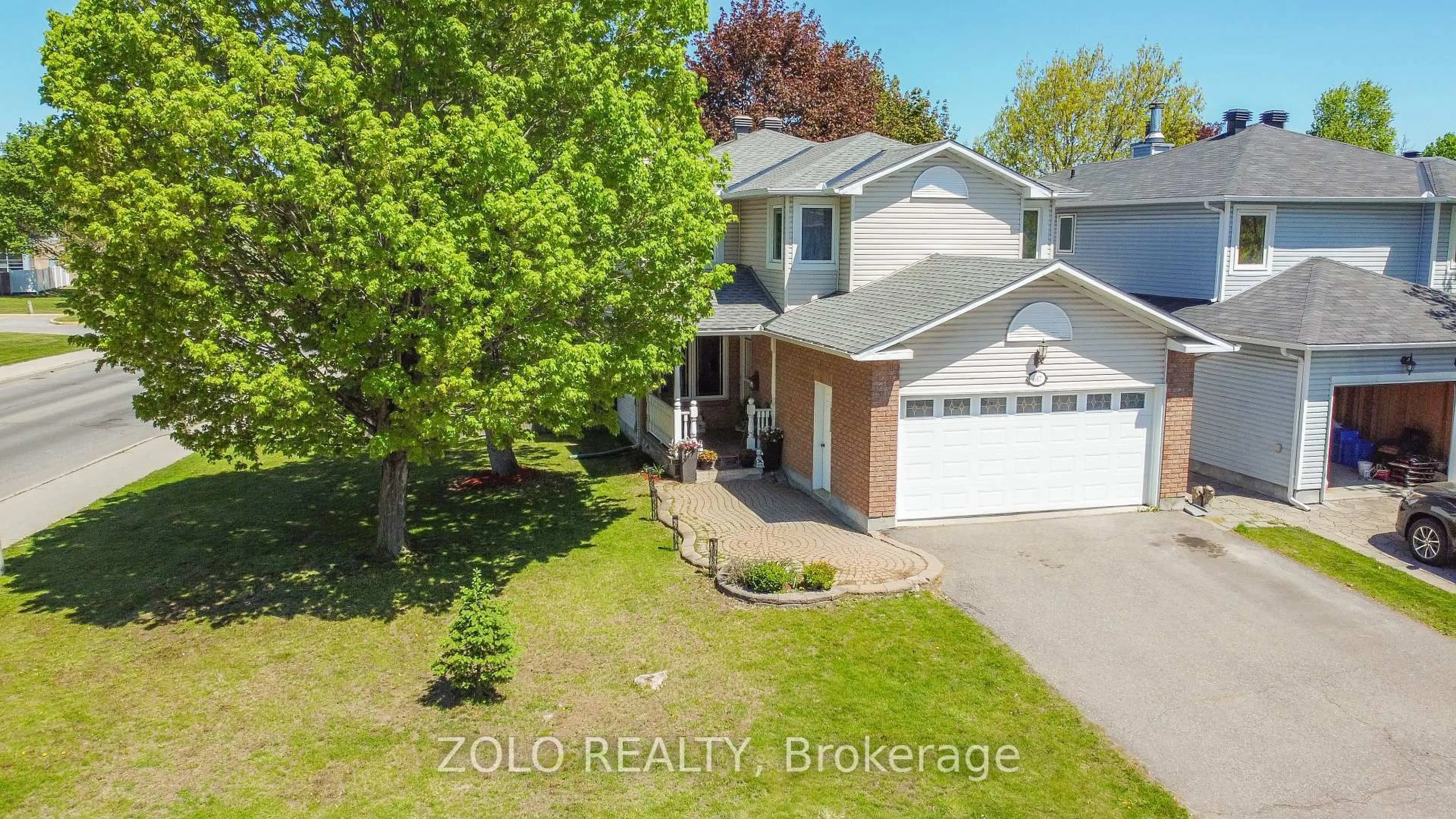 A pic from outside/outdoor area/front of a property/back of a property/a pic from drone, street for 617 Pocono Cres, Orleans Ontario K4A 3J5
