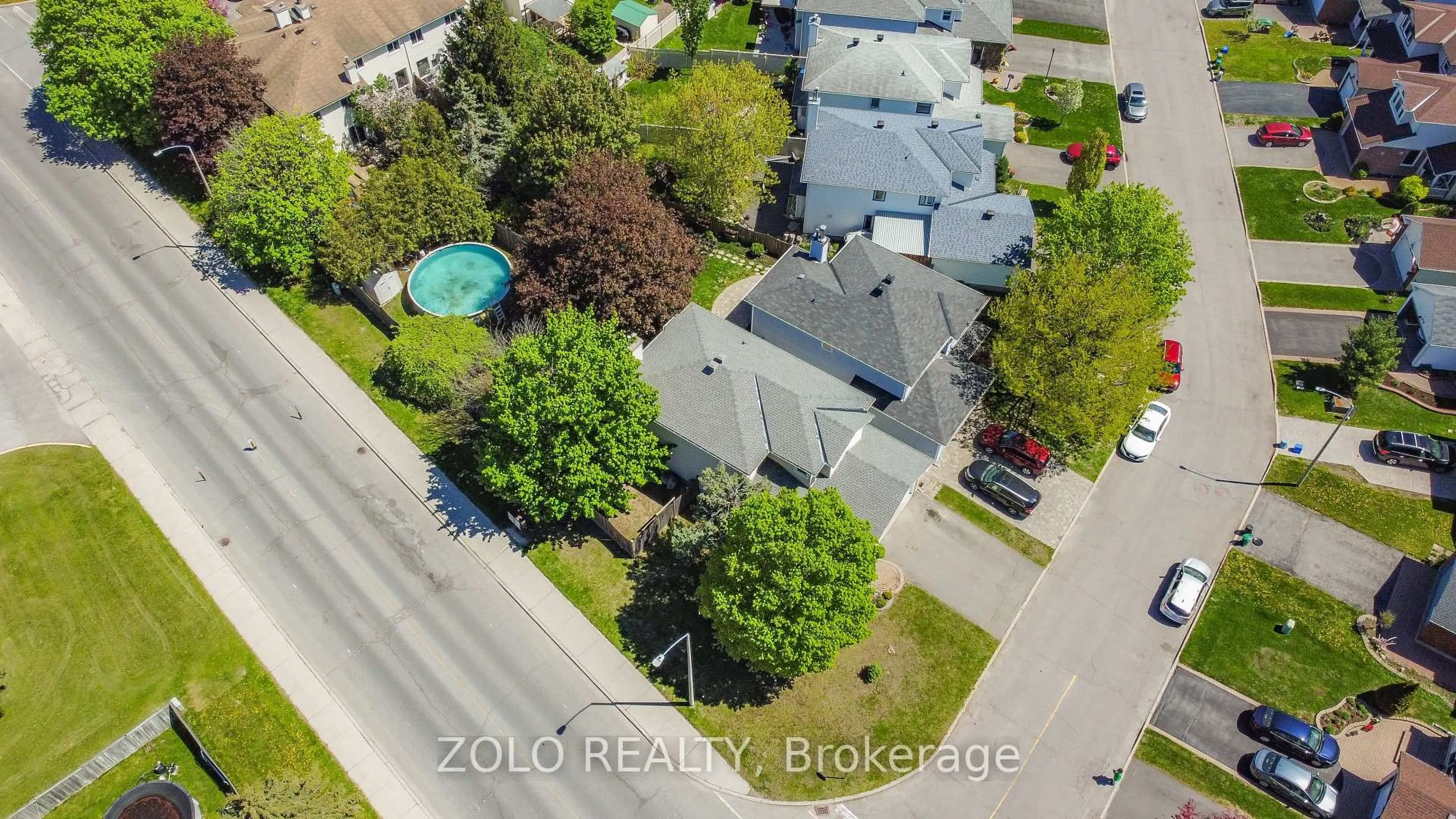A pic from outside/outdoor area/front of a property/back of a property/a pic from drone, city buildings view from balcony for 617 Pocono Cres, Orleans Ontario K4A 3J5