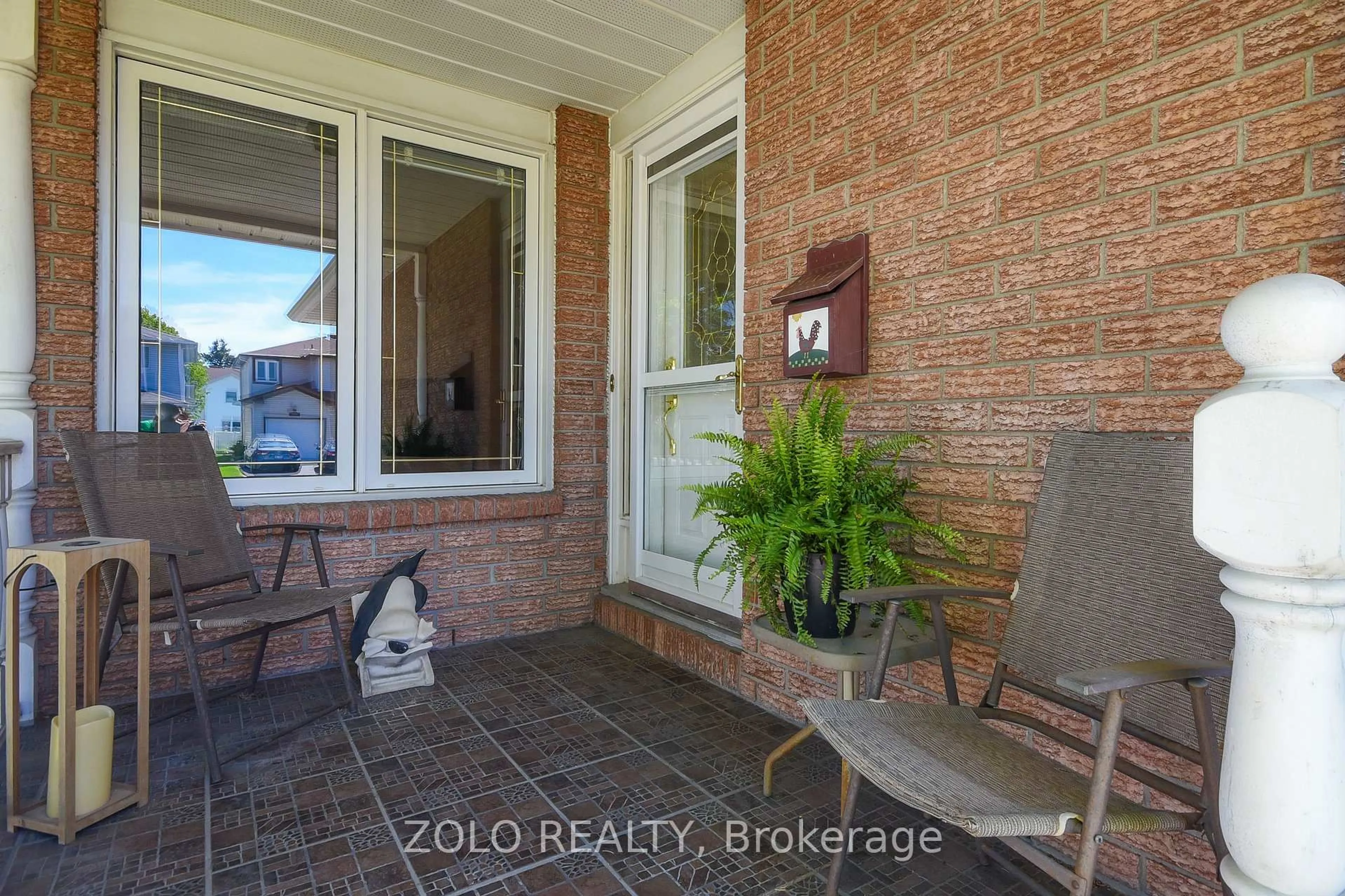 Indoor entryway for 617 Pocono Cres, Orleans Ontario K4A 3J5