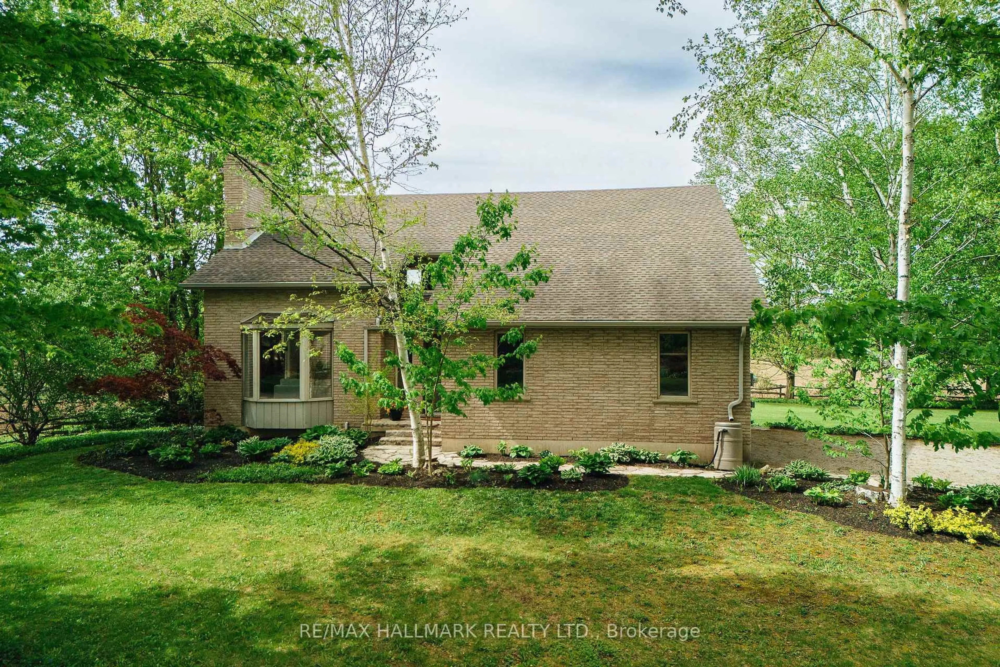 A pic from outside/outdoor area/front of a property/back of a property/a pic from drone, water/lake/river/ocean view for 1998 Morrison Rd, North Dumfries Ontario N1R 5S2