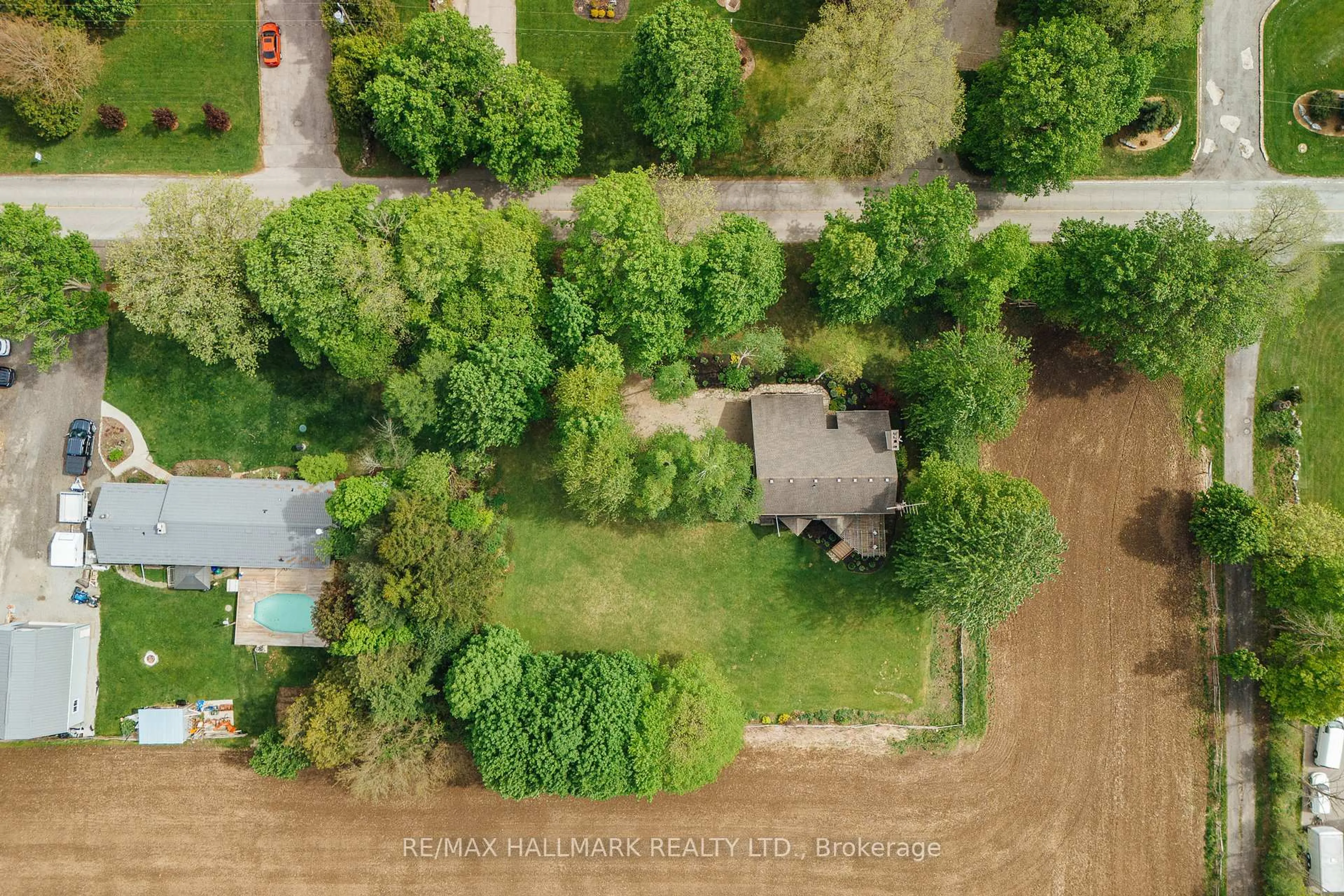 A pic from outside/outdoor area/front of a property/back of a property/a pic from drone, unknown for 1998 Morrison Rd, North Dumfries Ontario N1R 5S2