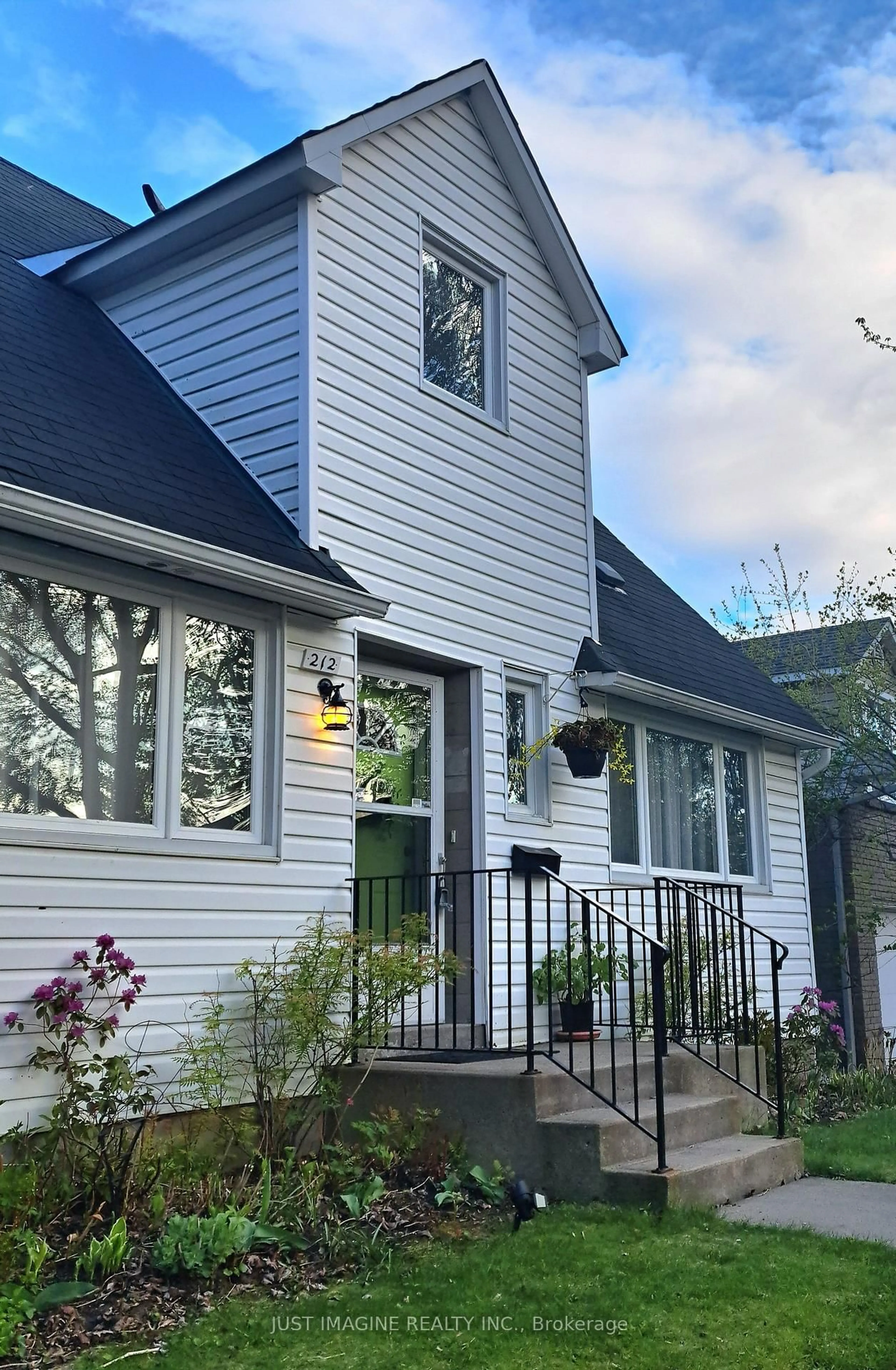 Home with vinyl exterior material, street for 212 Lennox Park Ave, Ottawa Ontario K1G 0J4