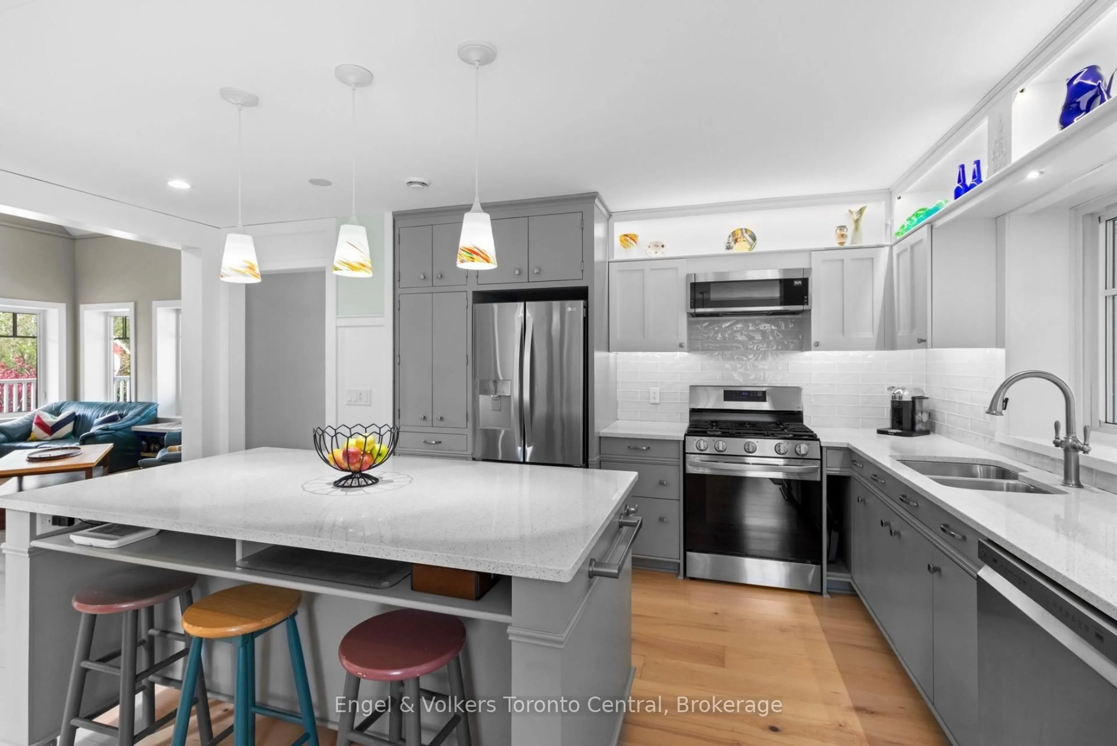 Contemporary kitchen, ceramic/tile floor for 154 Blue Mountain Dr, Blue Mountains Ontario L9Y 0K9
