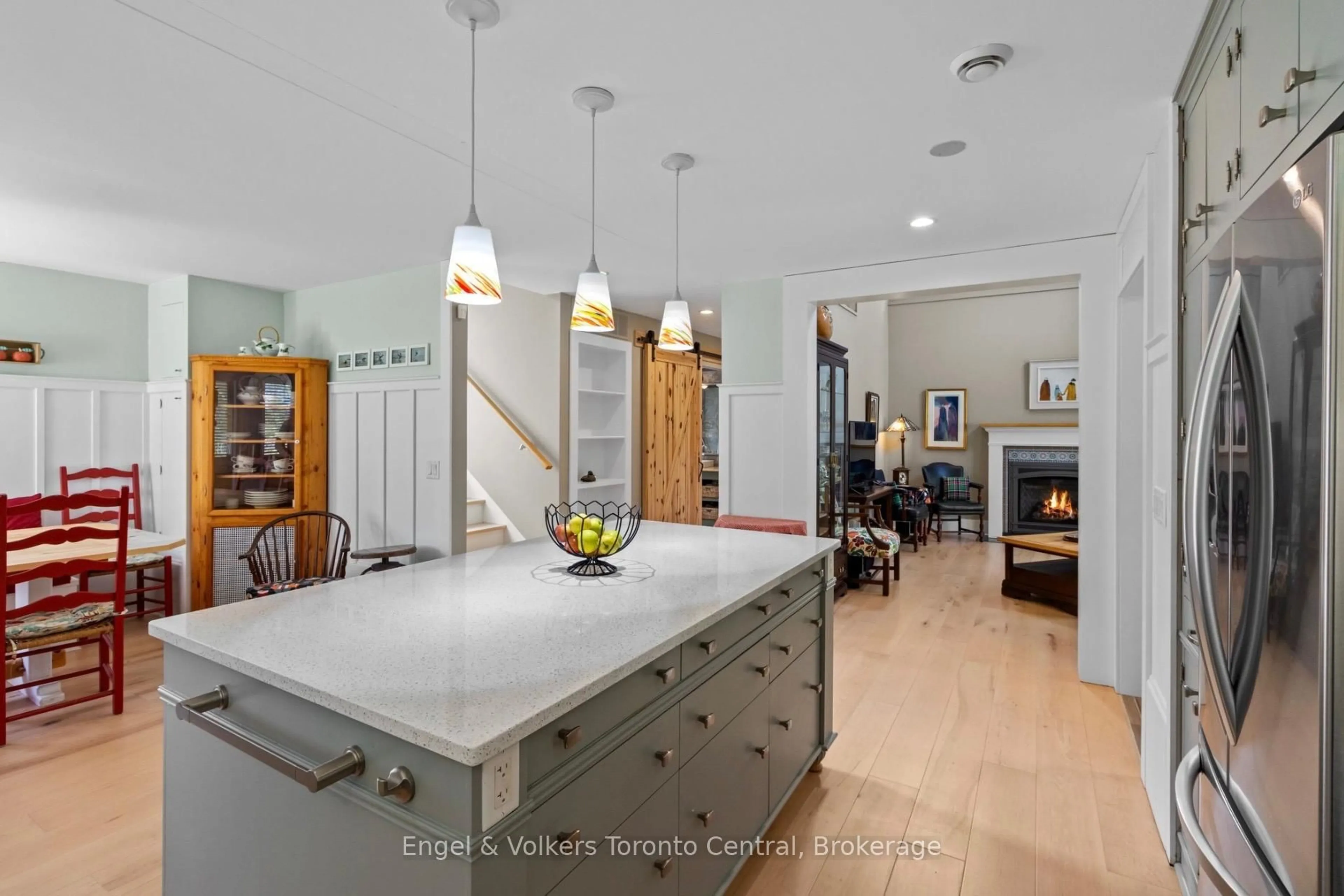 Open concept kitchen, unknown for 154 Blue Mountain Dr, Blue Mountains Ontario L9Y 0K9