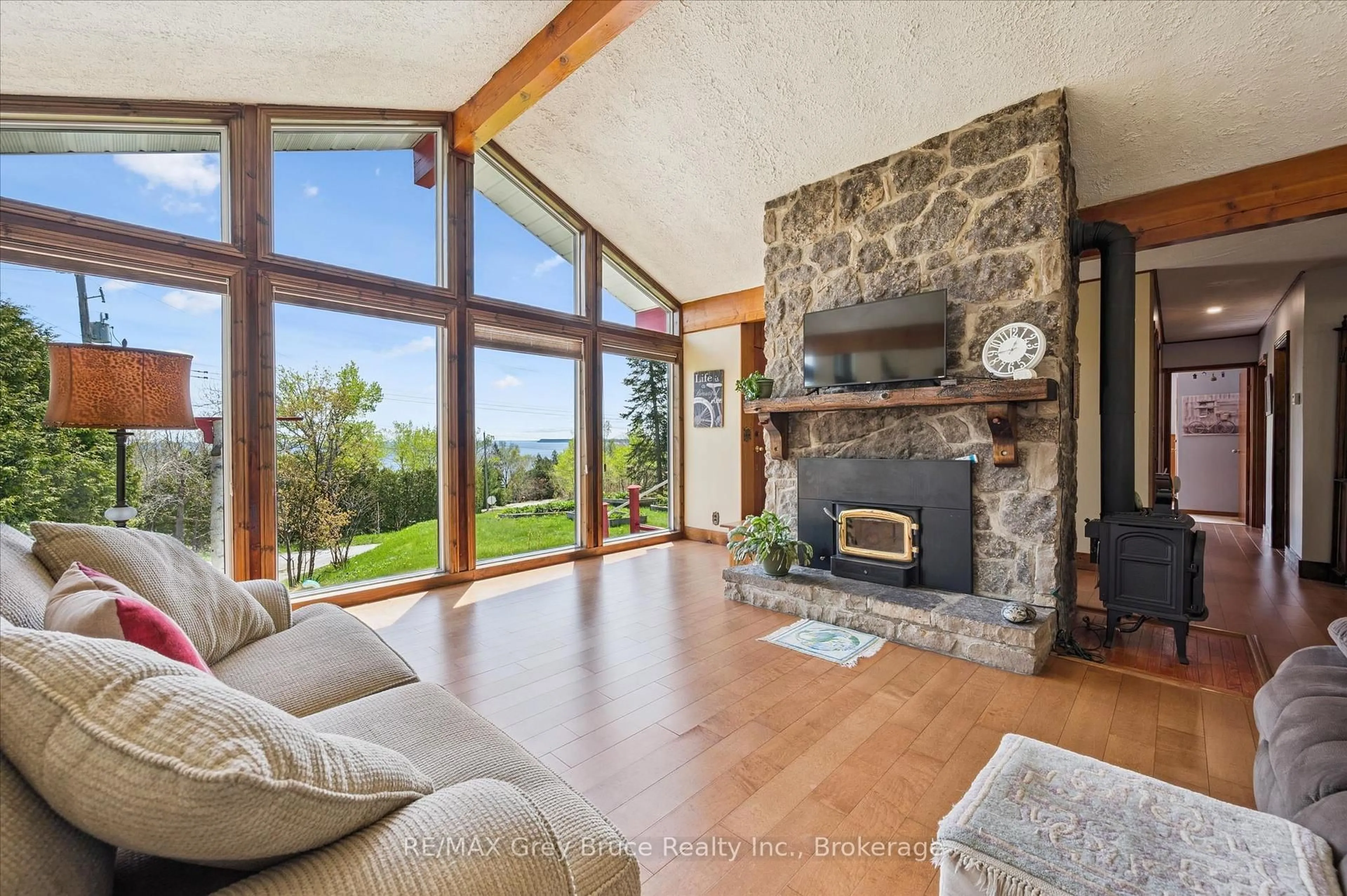 Living room with furniture, unknown for 25 Shoreline Dr, Northern Bruce Peninsula Ontario N0H 1Z0
