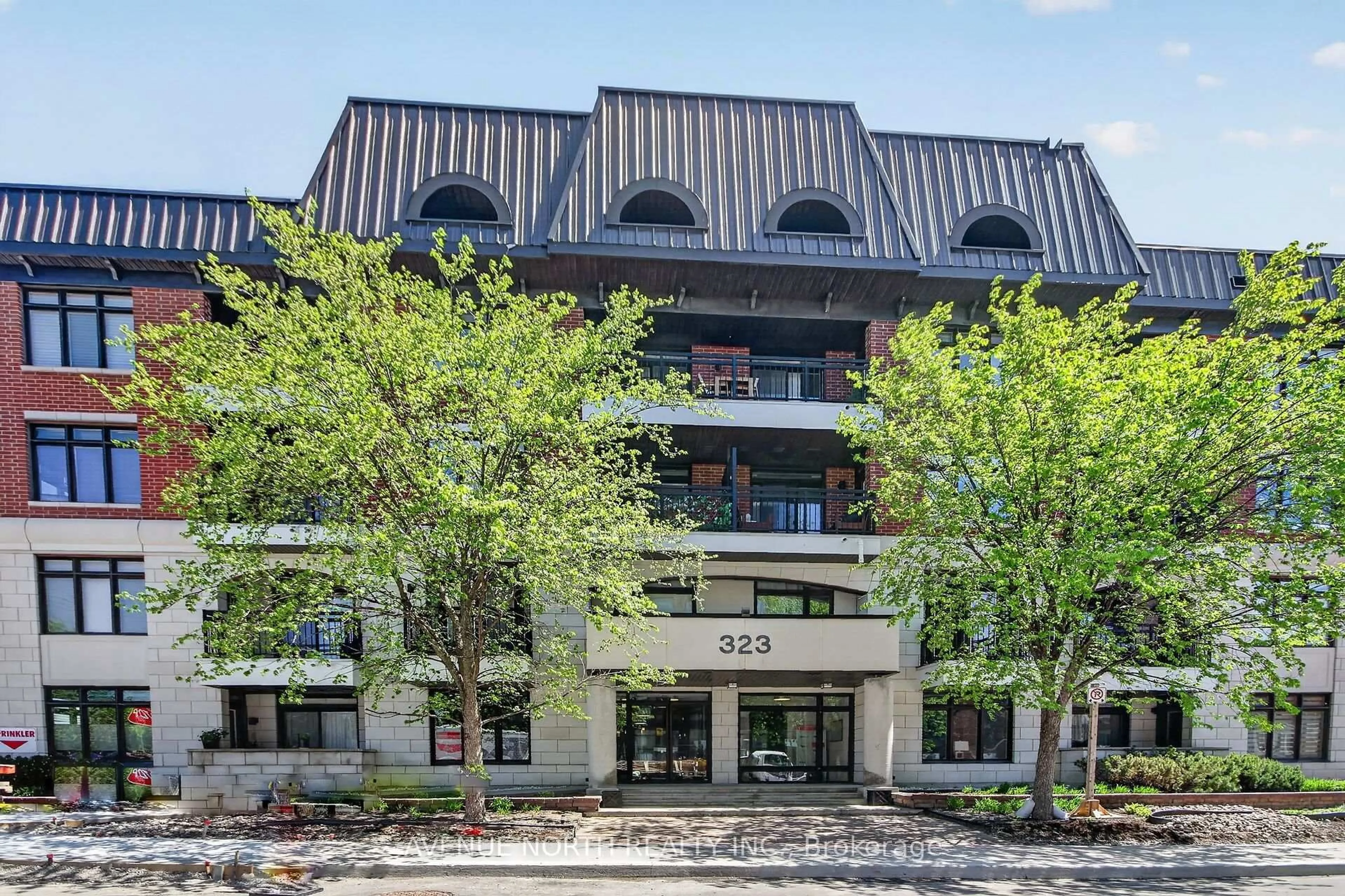 Patio, building for 323 Winona Ave #402, Ottawa Ontario K1Z 5H3