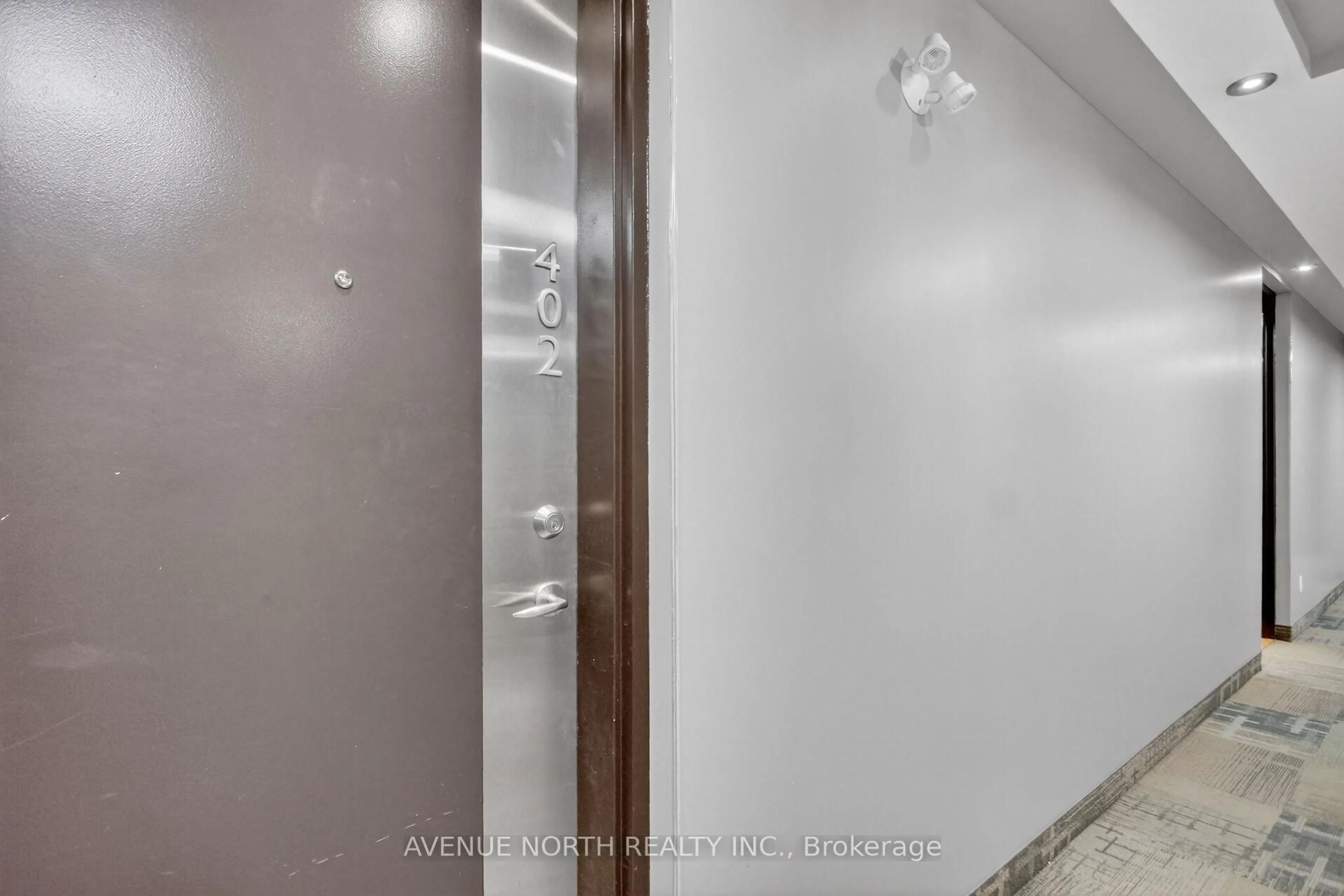 Unknown for 323 Winona Ave #402, Ottawa Ontario K1Z 5H3